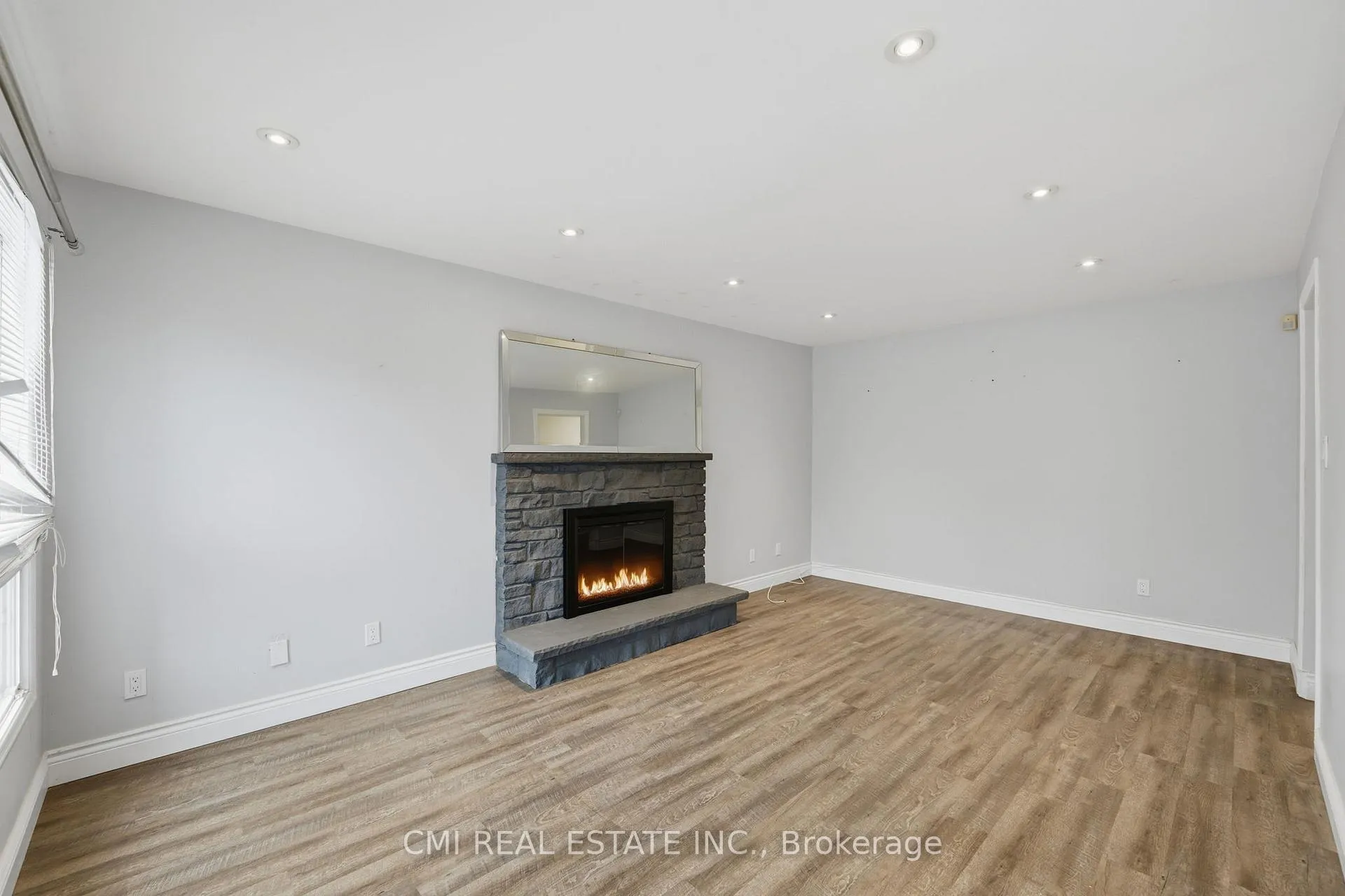 Photo 8 of 560 Steeple Hill, Pickering, Woodlands — HOMEH