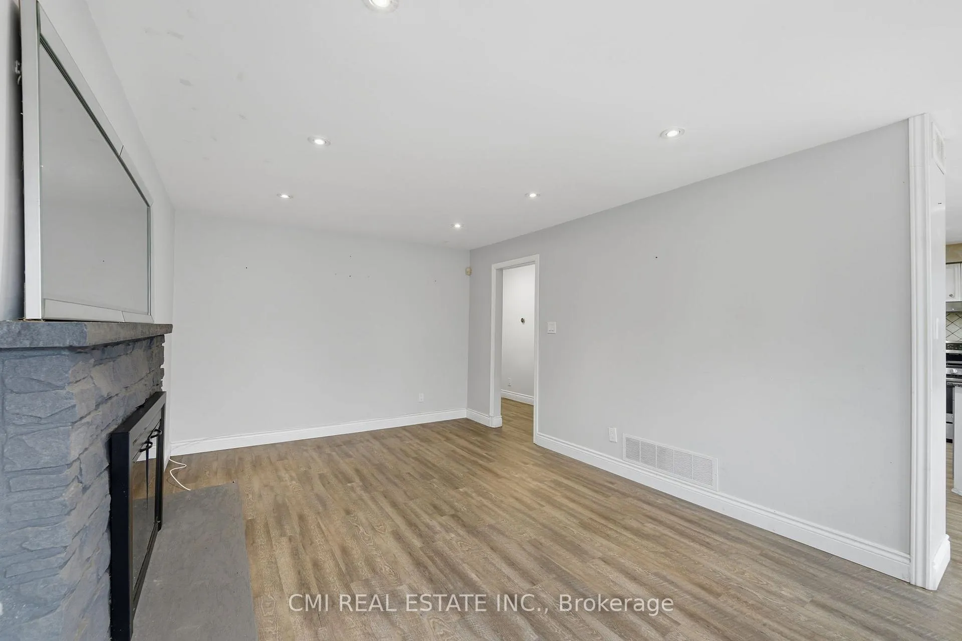 Photo 10 of 560 Steeple Hill, Pickering, Woodlands — HOMEH