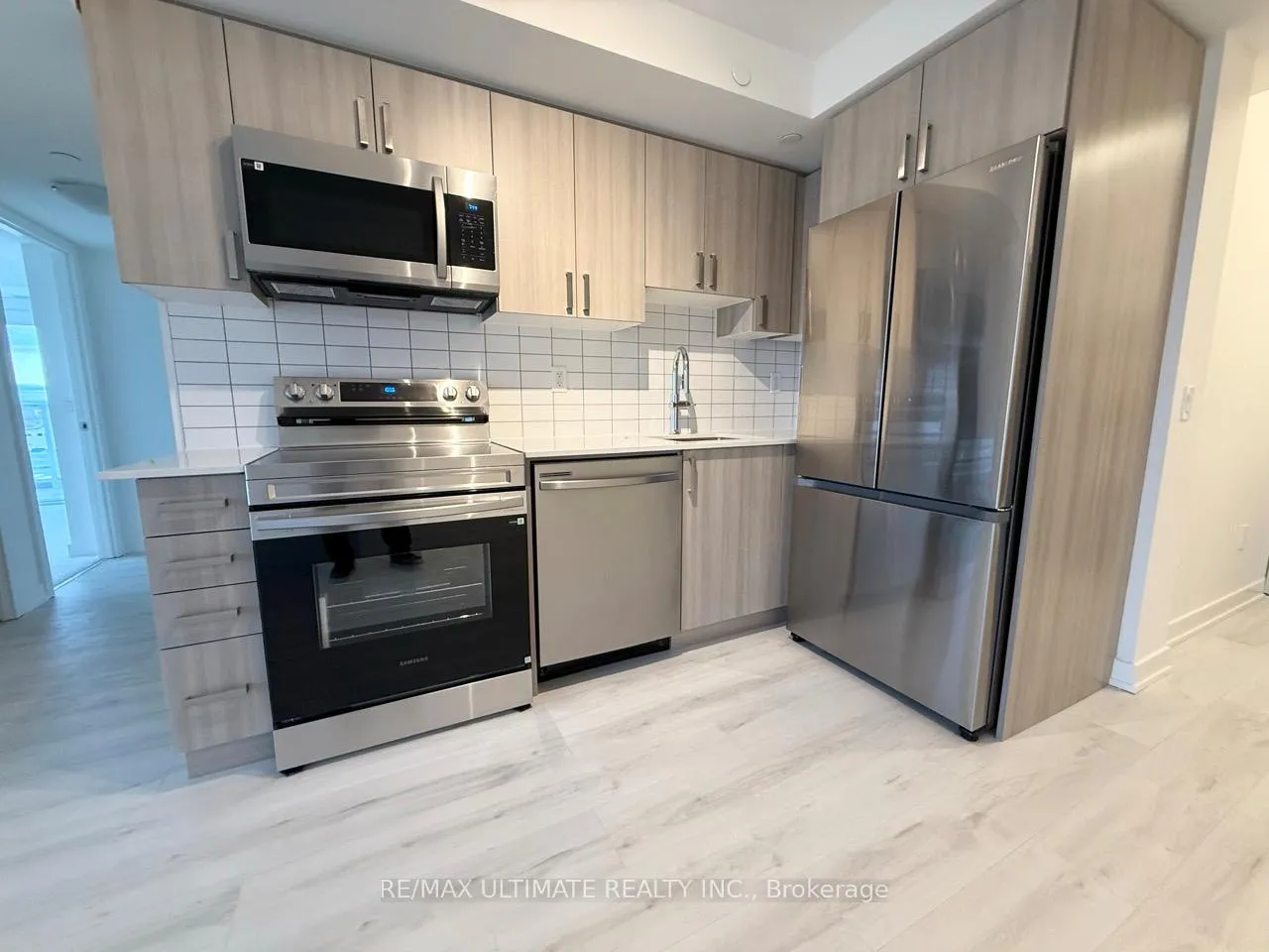 Photo 4 of Unit 1302, 1010 Sandy Beach Road, Pickering, Bay Ridges — HOMEH