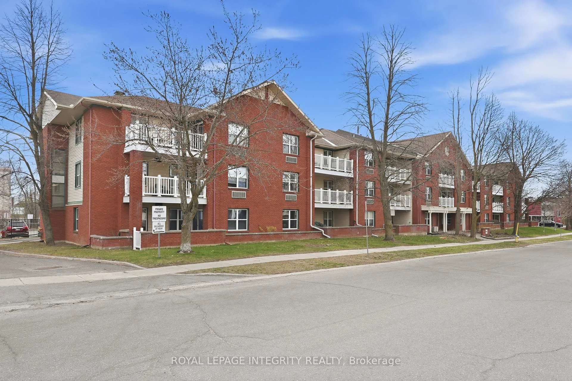 Photo 2 of Unit 315, 1099 Cadboro Road, Ottawa, Carson Grove — HOMEH