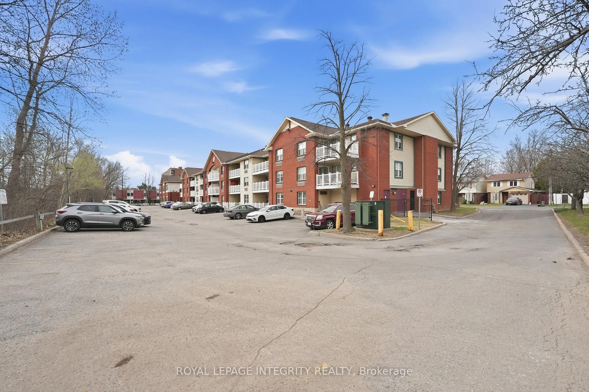 Photo 3 of Unit 315, 1099 Cadboro Road, Ottawa, Carson Grove — HOMEH