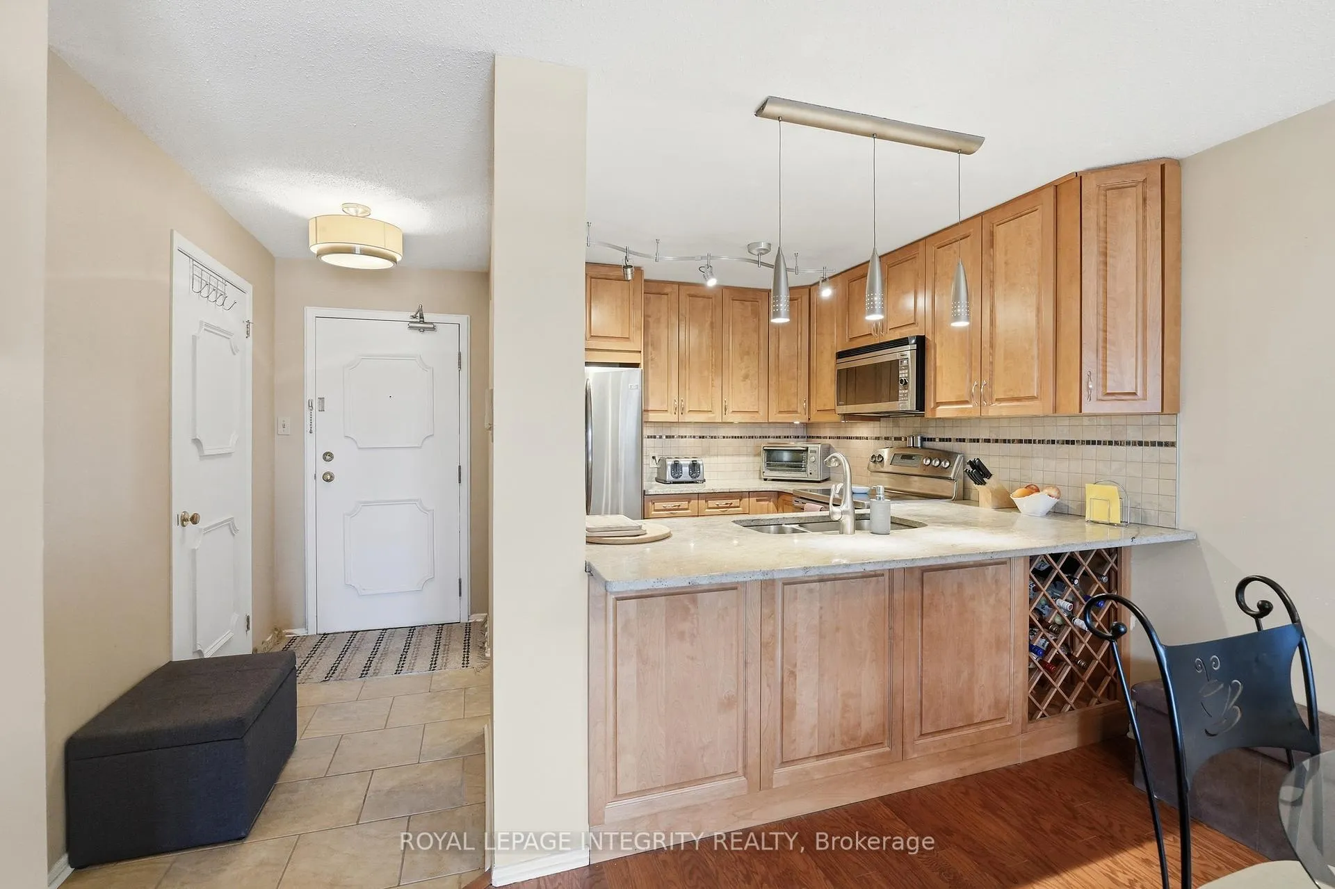 Photo 7 of Unit 315, 1099 Cadboro Road, Ottawa, Carson Grove — HOMEH