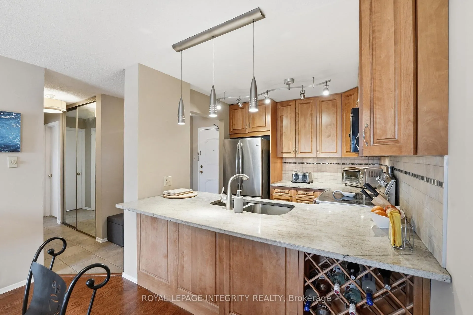Photo 8 of Unit 315, 1099 Cadboro Road, Ottawa, Carson Grove — HOMEH