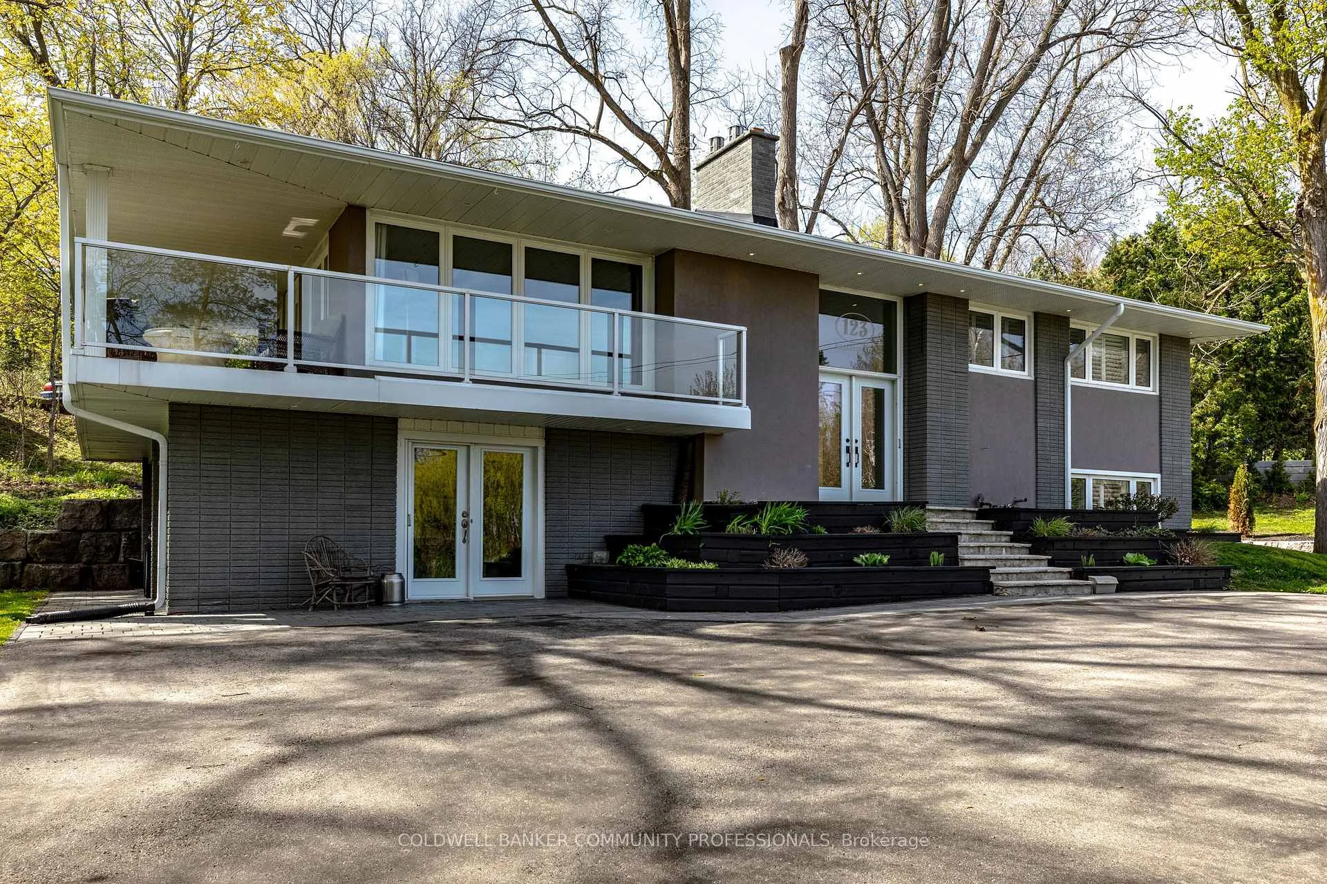 Photo 1 of 123 Hillcrest Avenue, Hamilton, Greensville — HOMEH