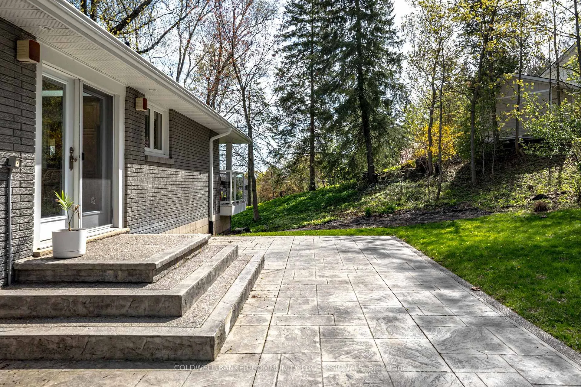 Photo 43 of 123 Hillcrest Avenue, Hamilton, Greensville — HOMEH