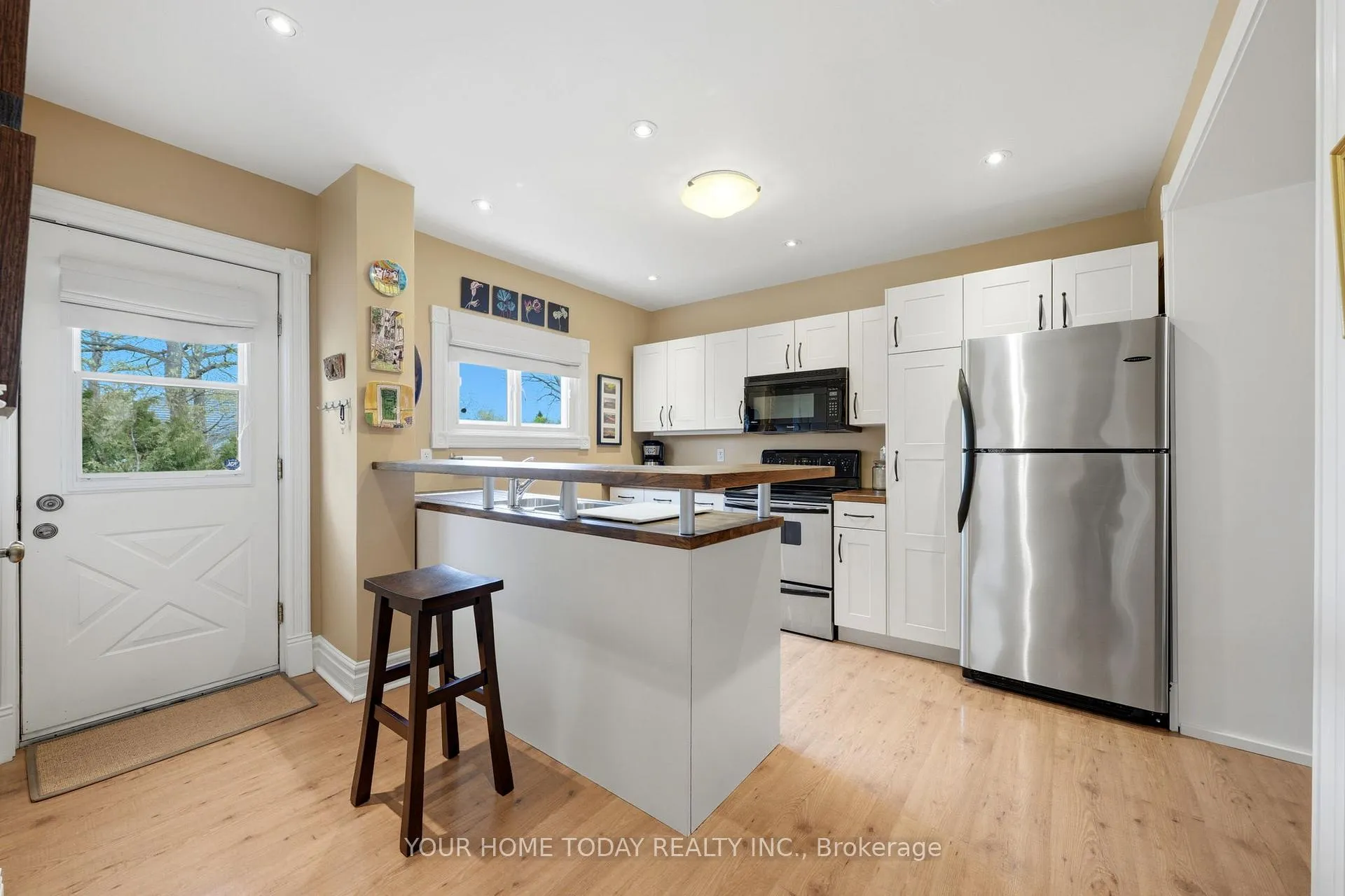 Photo 12 of 15 Albert Street, Halton Hills, Georgetown — HOMEH