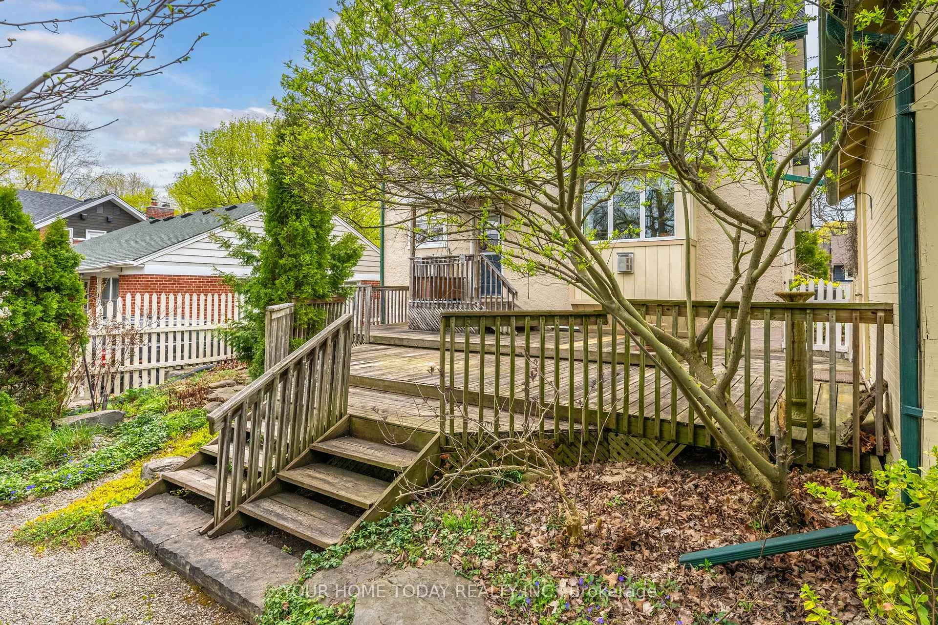 Photo 24 of 15 Albert Street, Halton Hills, Georgetown — HOMEH