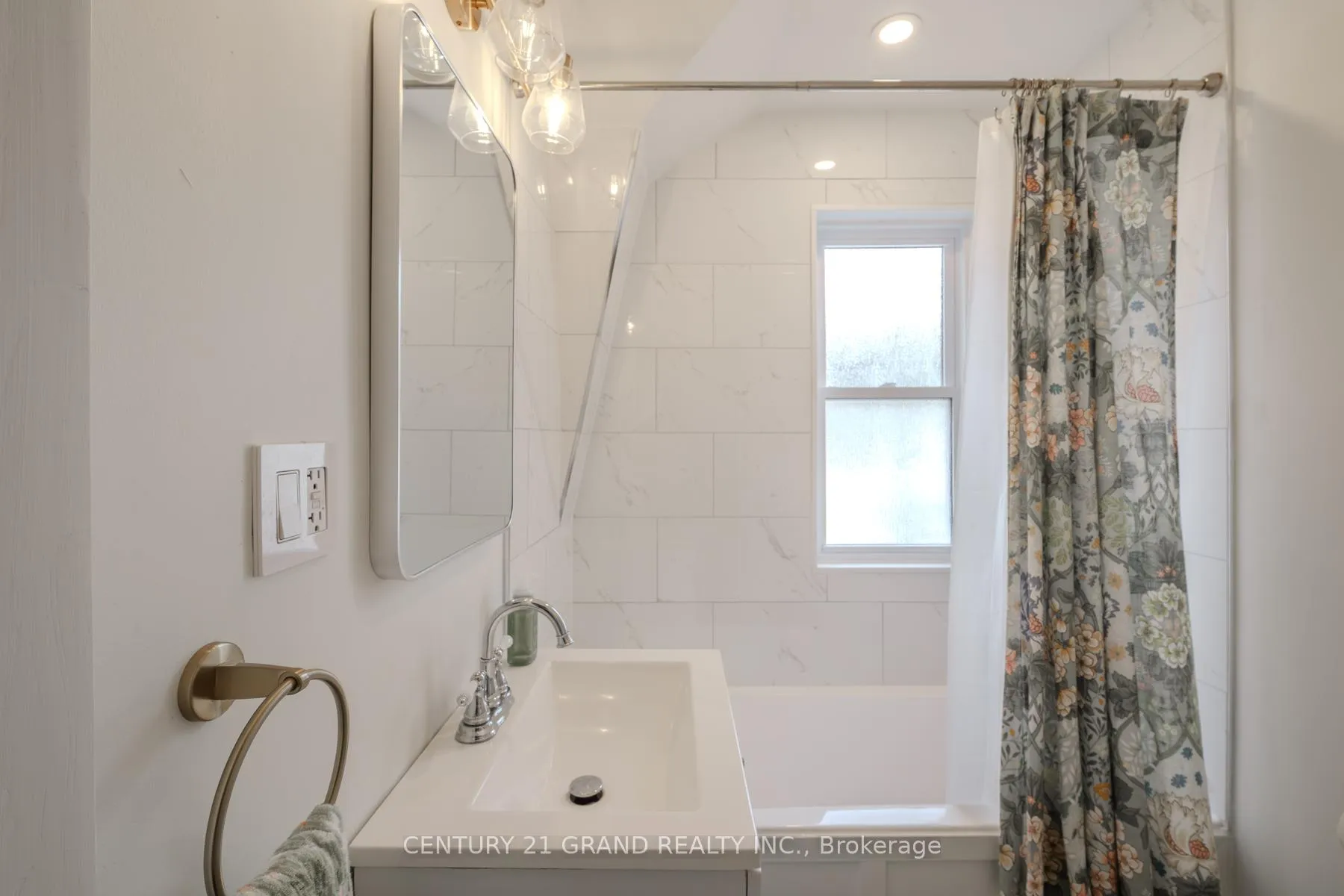 Photo 18 of 58 Lincoln Avenue, Brantford — HOMEH