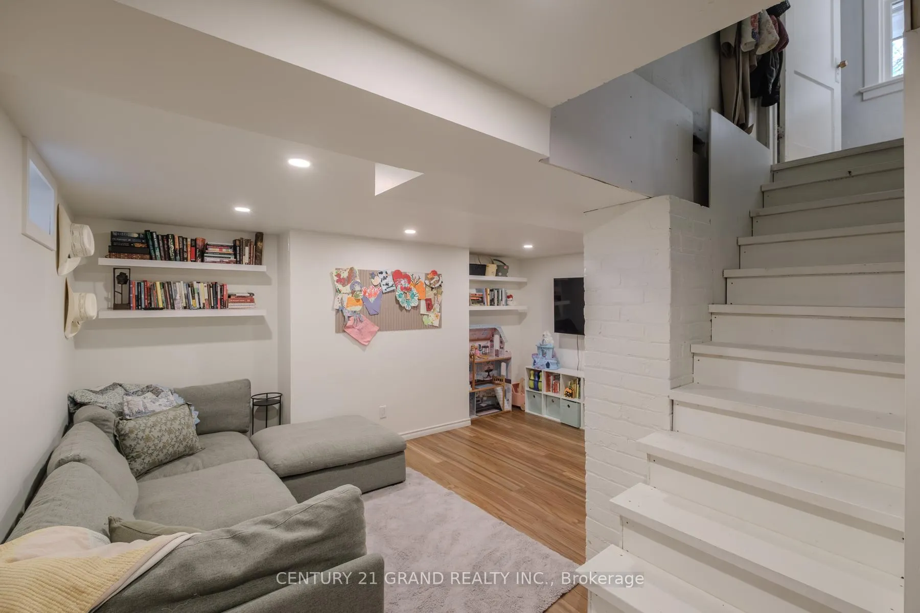 Photo 26 of 58 Lincoln Avenue, Brantford — HOMEH