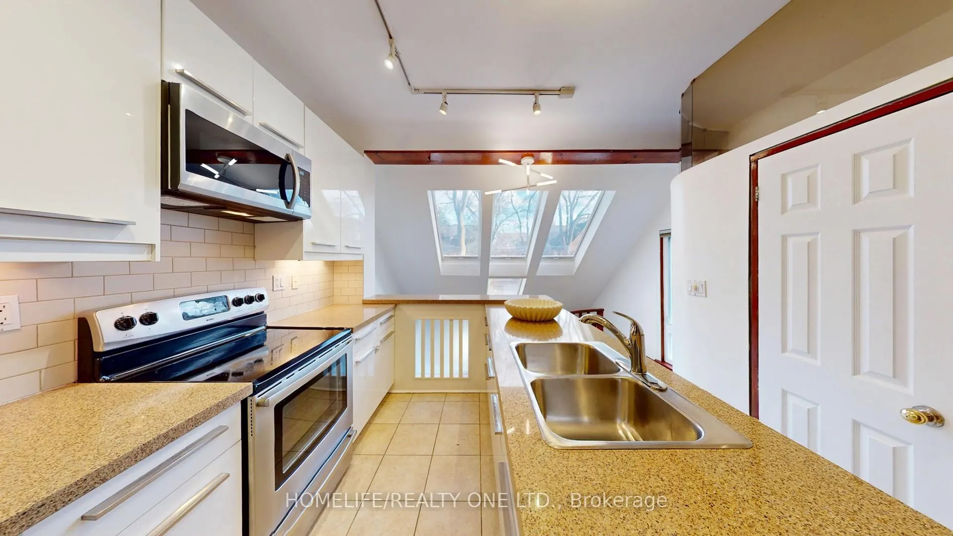 Photo 12 of 25 Riverdale Avenue, Toronto, North Riverdale — HOMEH