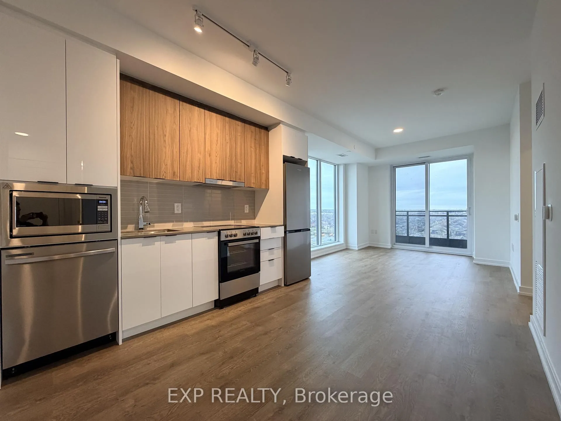 Photo 5 of Unit 1610, 9763 Markham Road, Markham, Greensborough — HOMEH