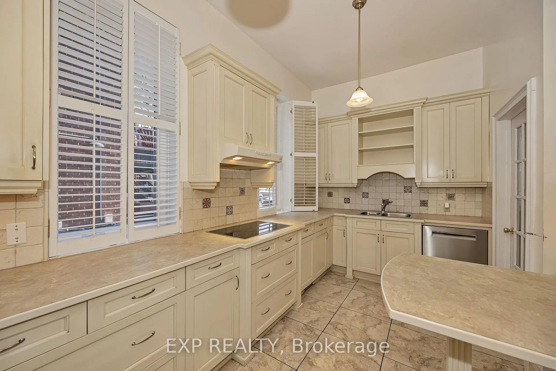 Photo 8 of Unit 2, 274 Daly Avenue, Ottawa, Sandy Hill — HOMEH