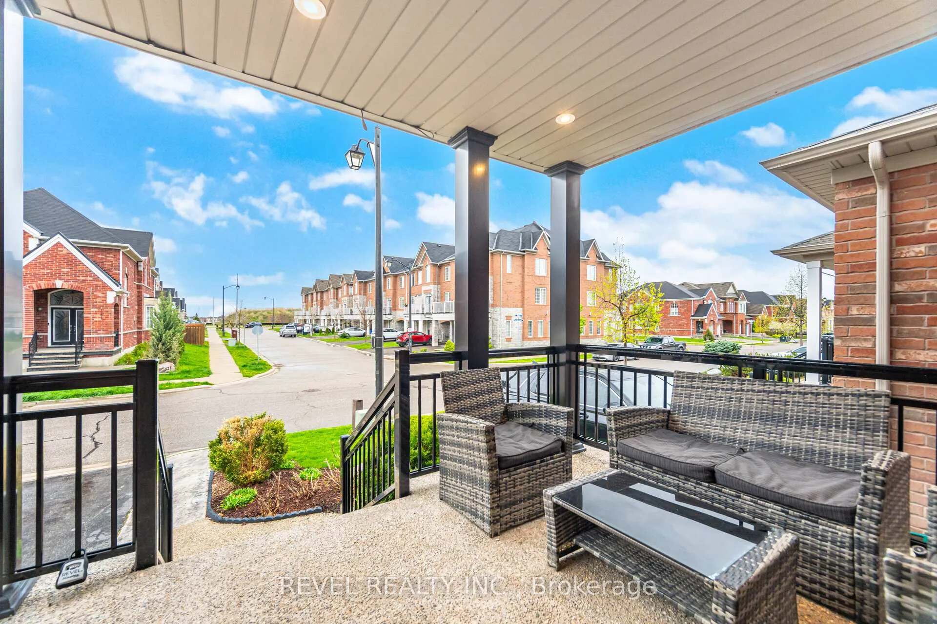 Photo 4 of 323 Bessborough Drive, Milton, Harrison — HOMEH