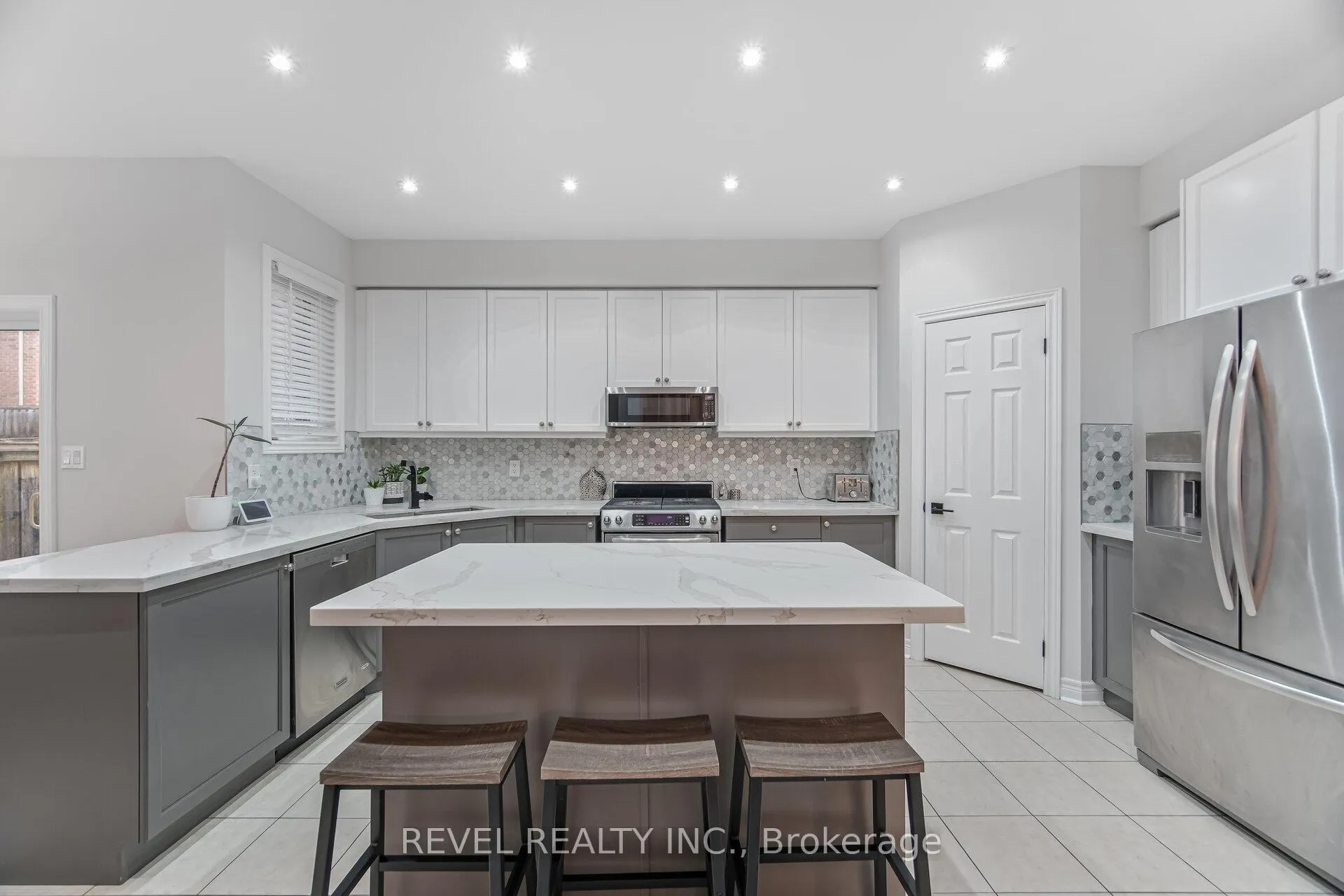 Photo 9 of 323 Bessborough Drive, Milton, Harrison — HOMEH