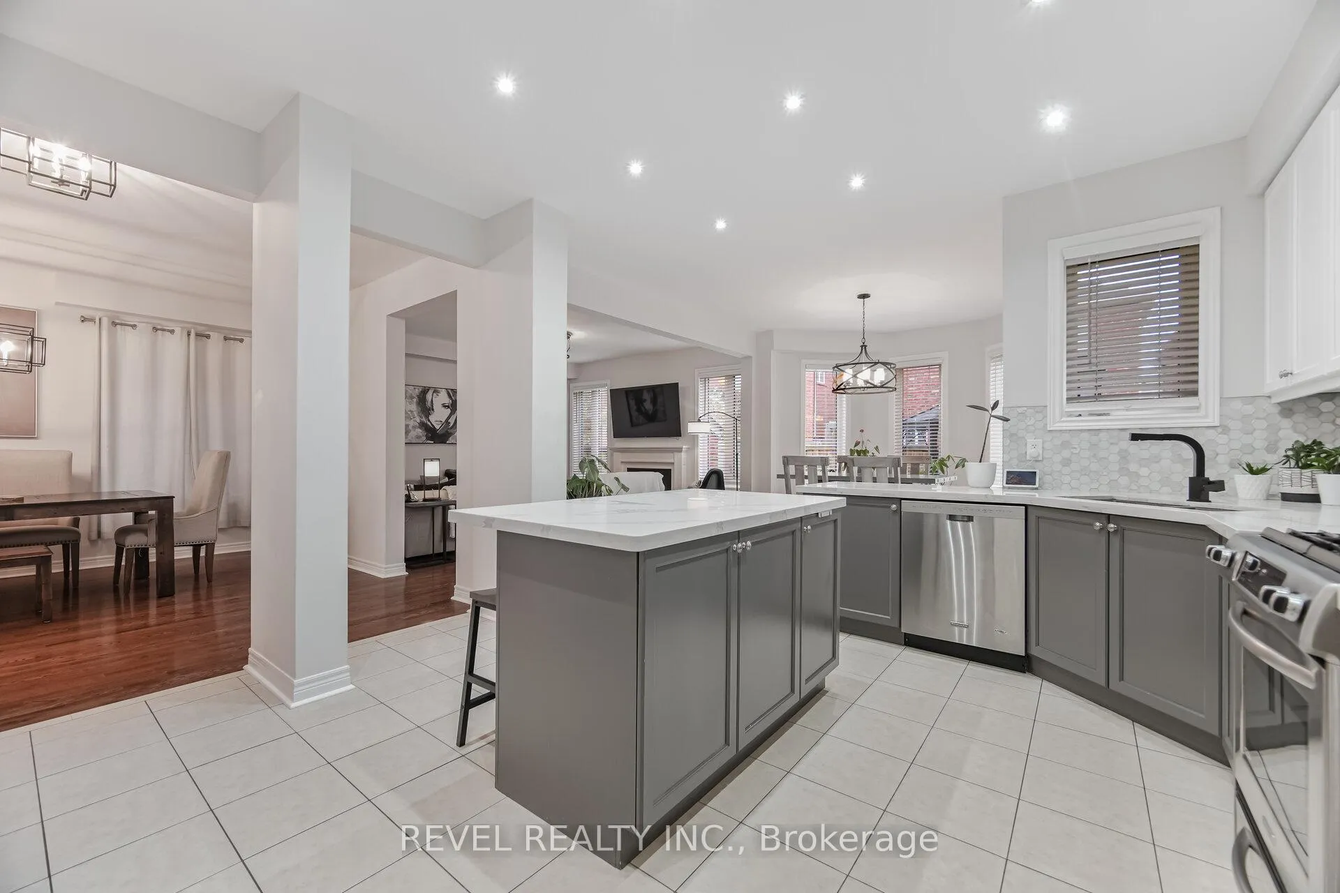 Photo 12 of 323 Bessborough Drive, Milton, Harrison — HOMEH