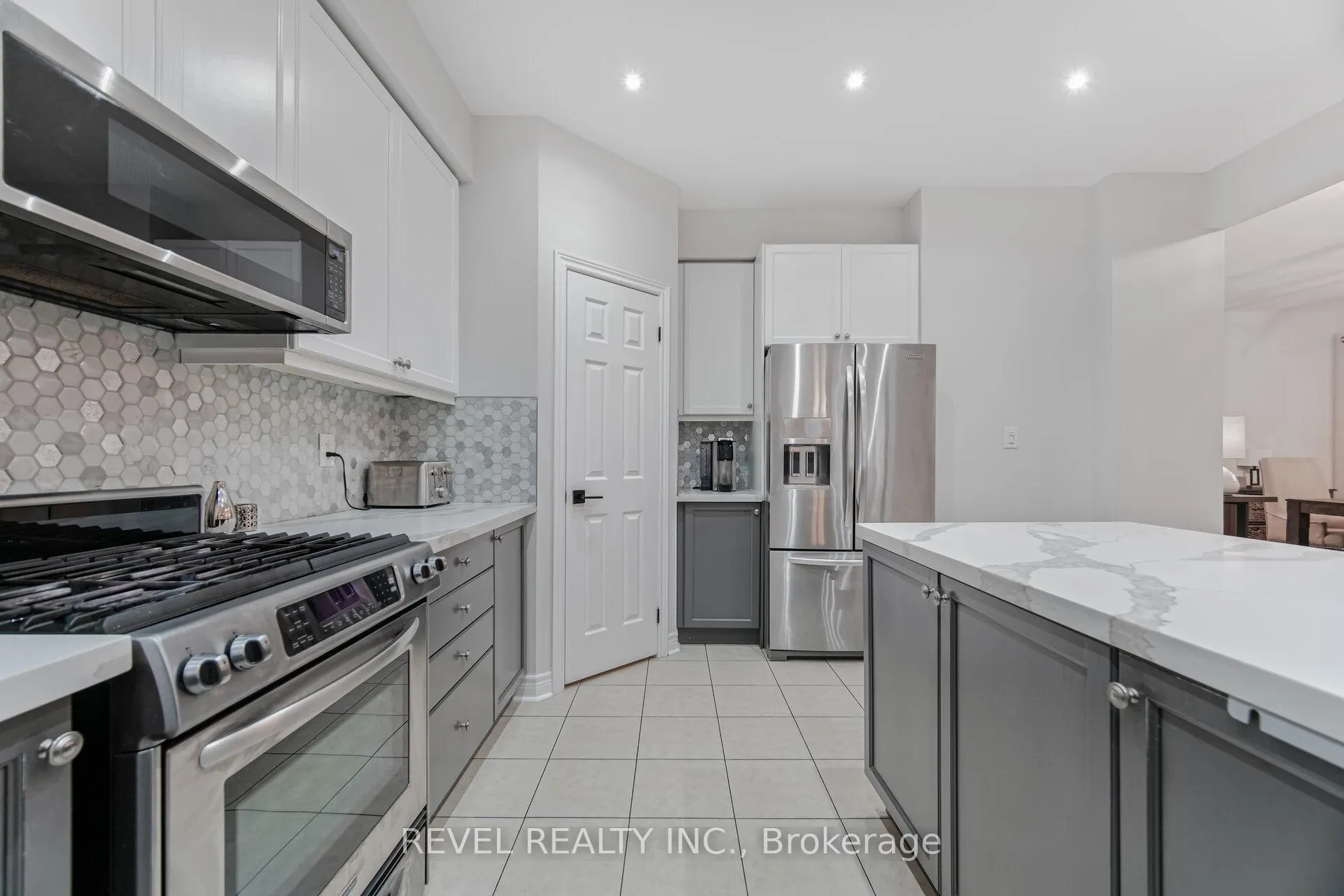 Photo 13 of 323 Bessborough Drive, Milton, Harrison — HOMEH