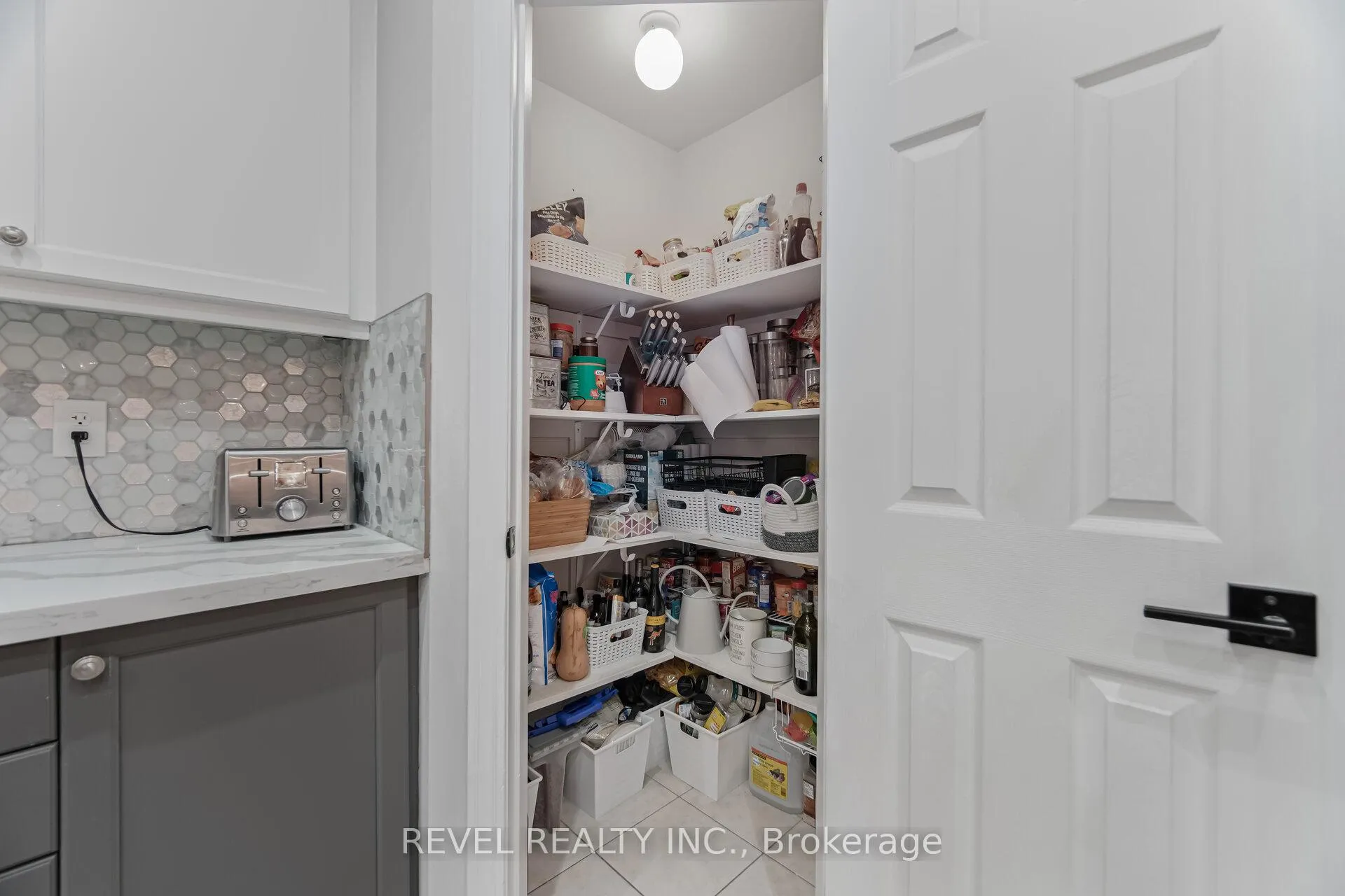 Photo 14 of 323 Bessborough Drive, Milton, Harrison — HOMEH