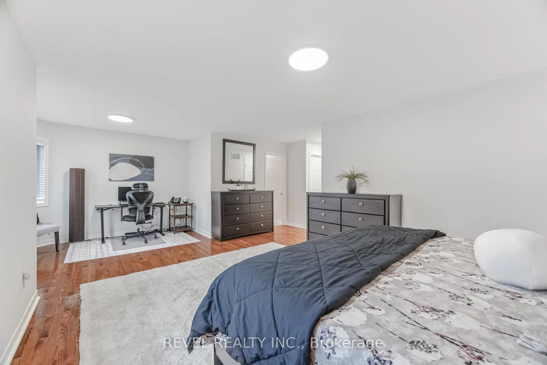 Photo 23 of 323 Bessborough Drive, Milton, Harrison — HOMEH