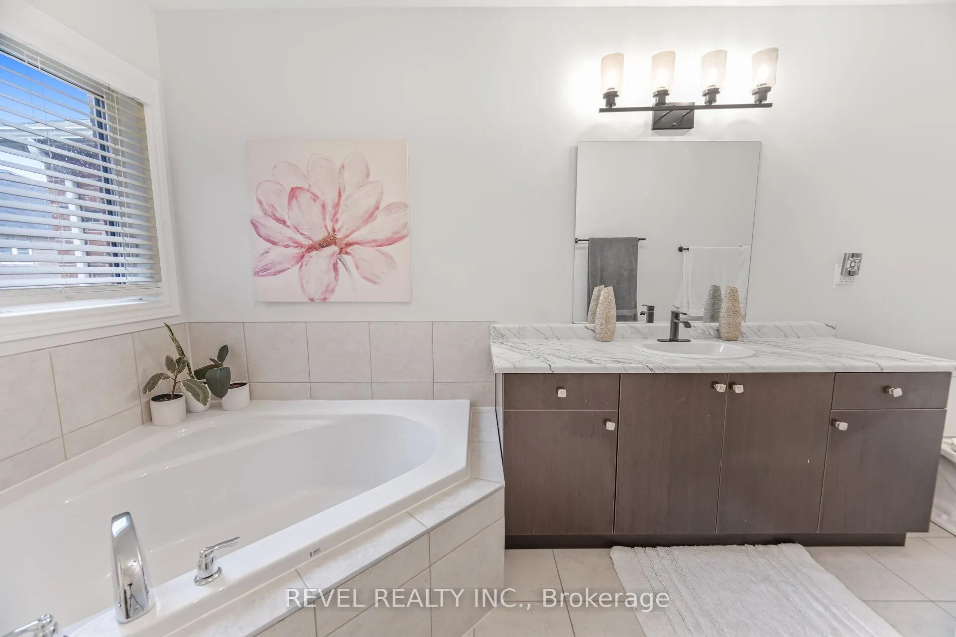 Photo 25 of 323 Bessborough Drive, Milton, Harrison — HOMEH