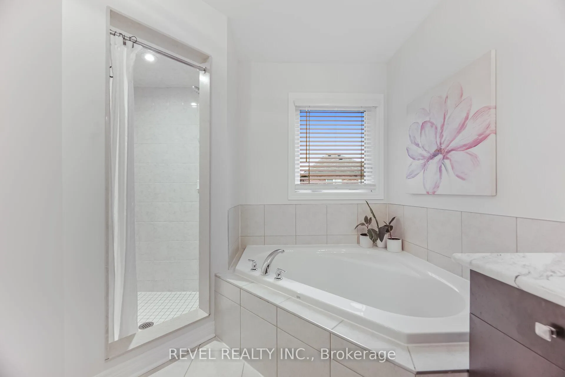 Photo 26 of 323 Bessborough Drive, Milton, Harrison — HOMEH