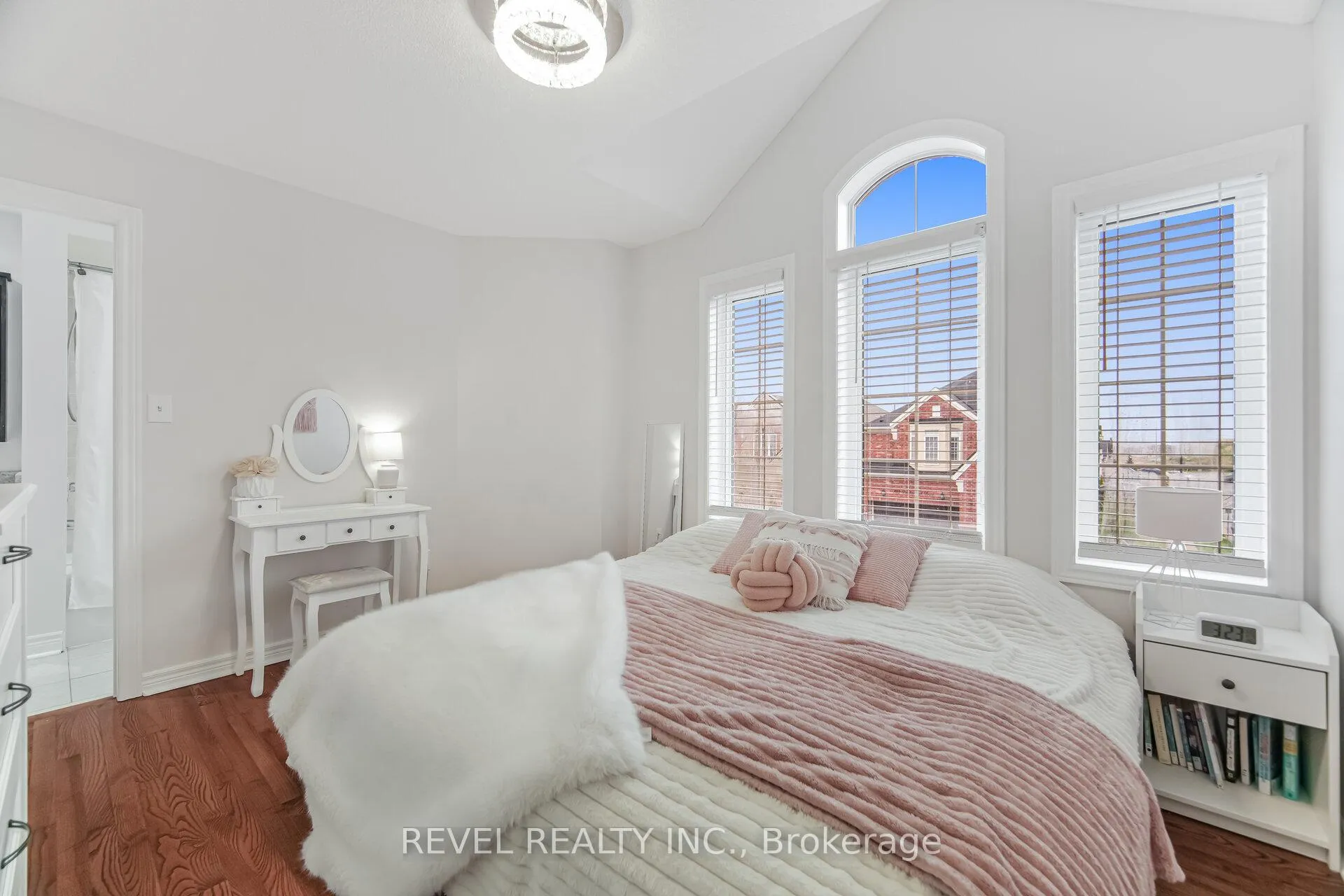 Photo 29 of 323 Bessborough Drive, Milton, Harrison — HOMEH