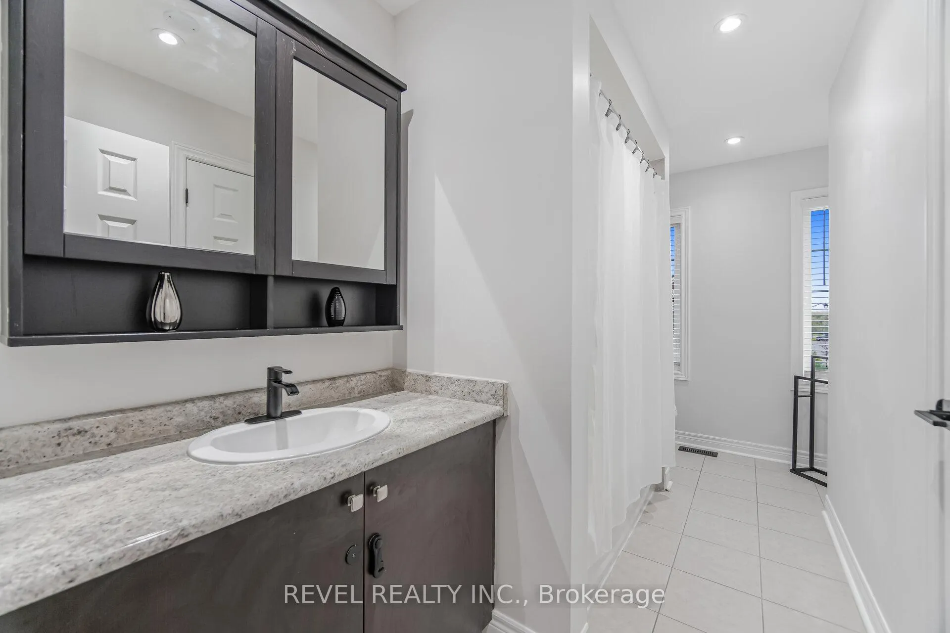 Photo 31 of 323 Bessborough Drive, Milton, Harrison — HOMEH