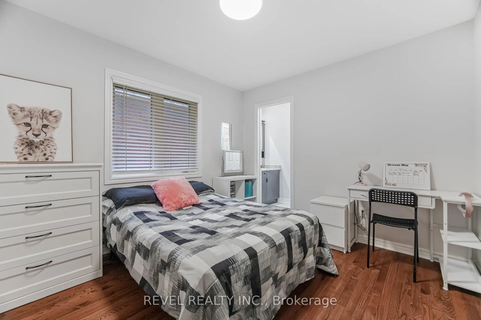 Photo 32 of 323 Bessborough Drive, Milton, Harrison — HOMEH
