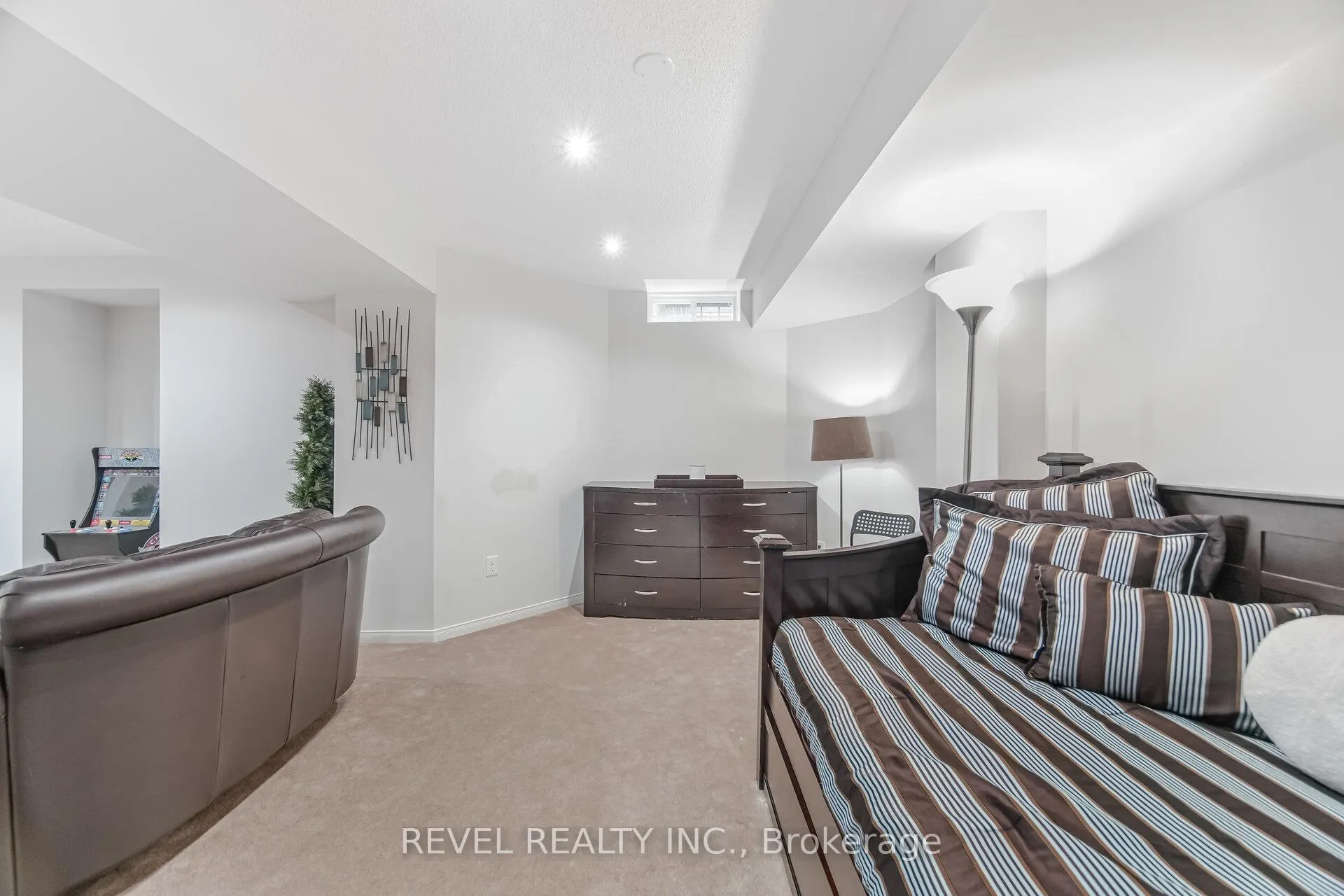 Photo 38 of 323 Bessborough Drive, Milton, Harrison — HOMEH