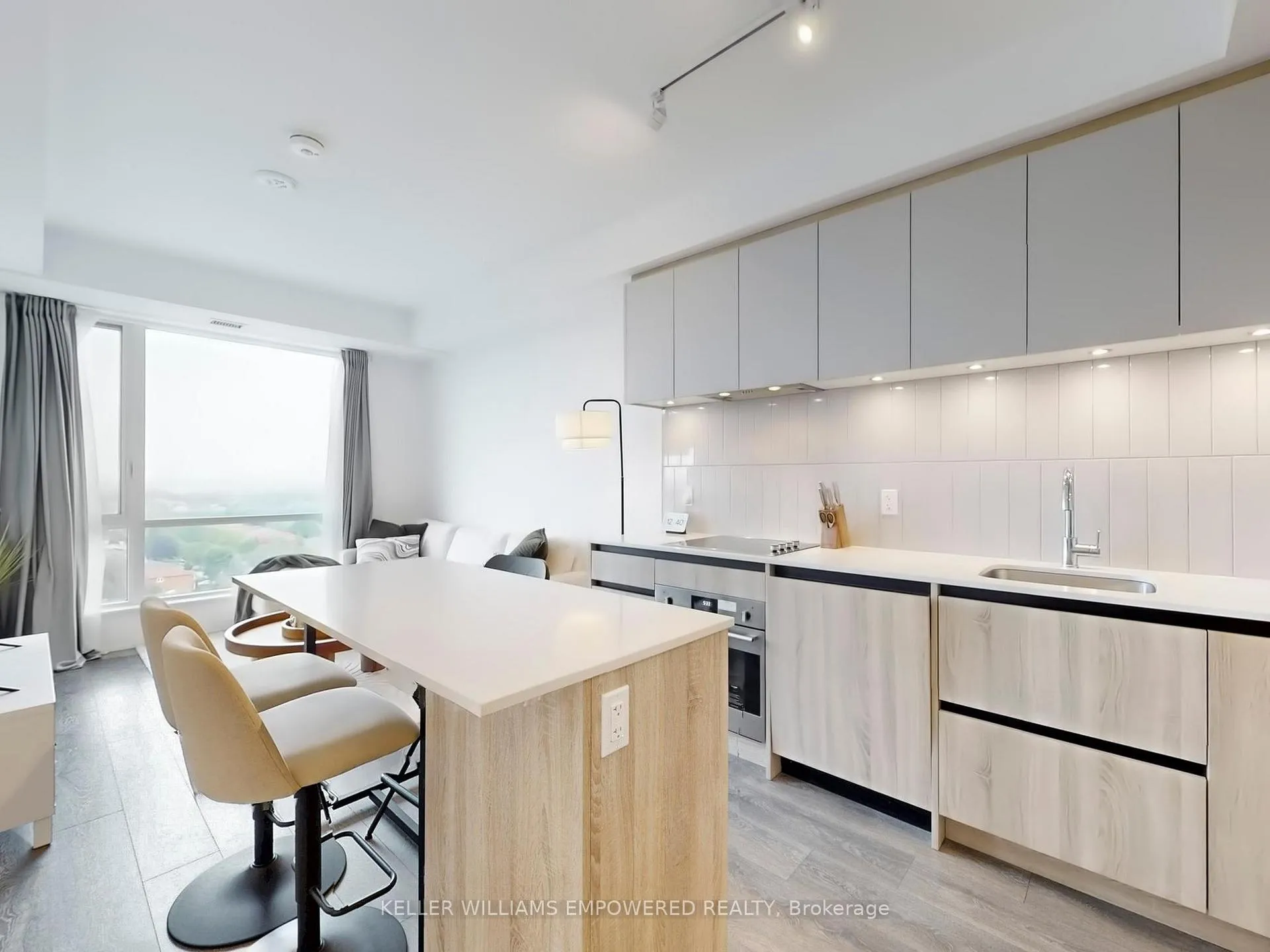 Front of Unit 1106, 7950 Bathurst Street