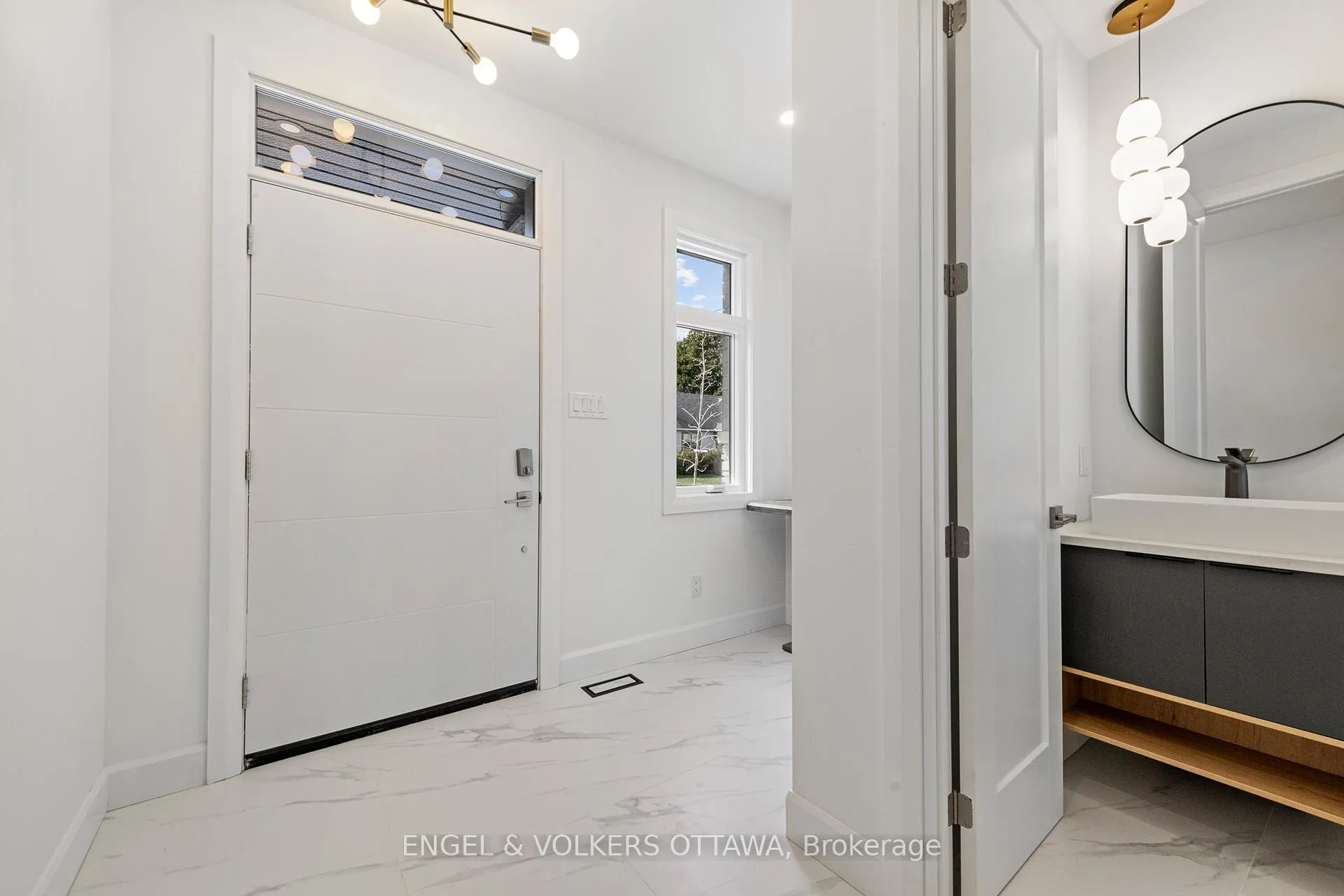 Photo 2 of 493 Highcroft Avenue, Ottawa, Westboro/Hampton Park — HOMEH