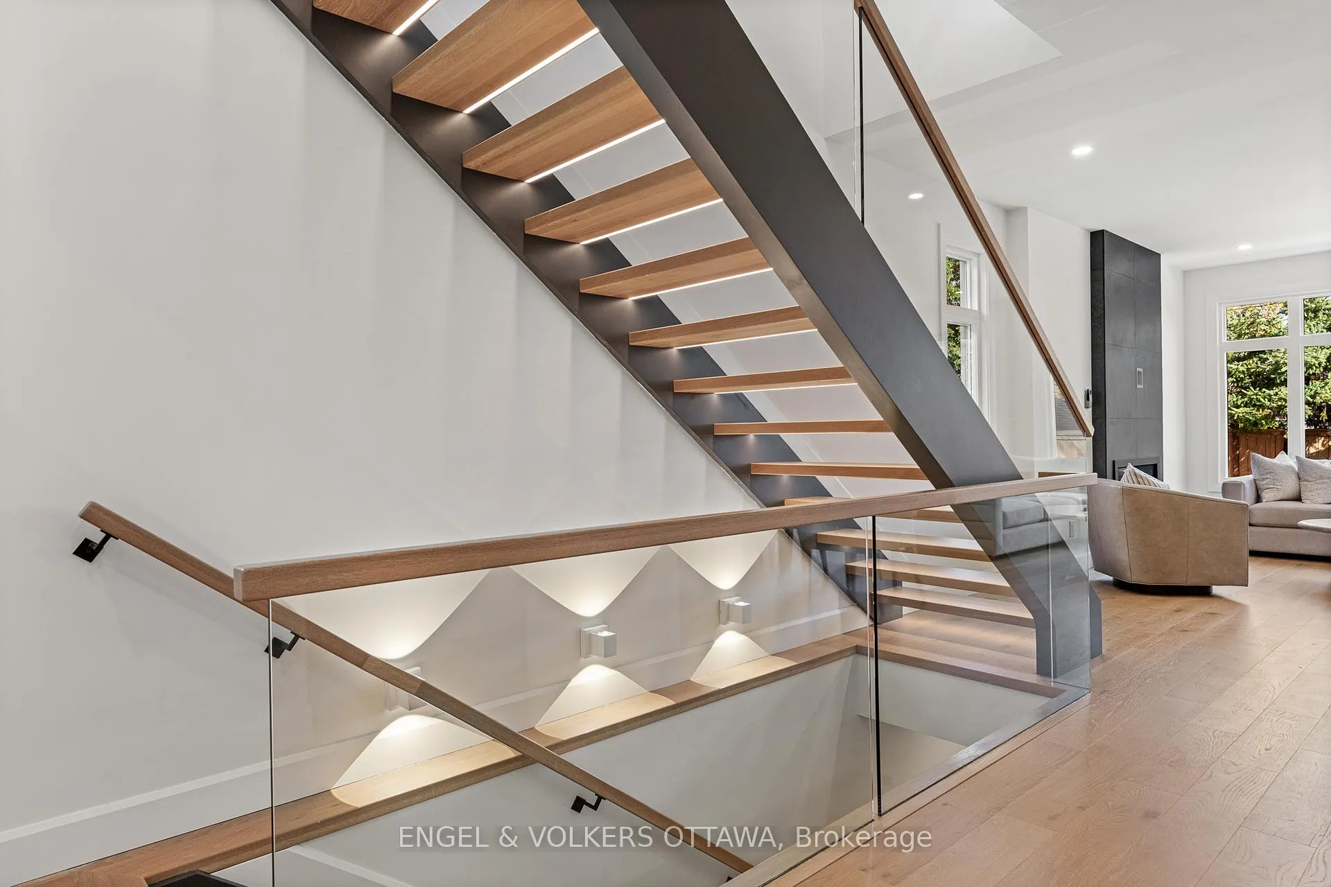 Photo 4 of 493 Highcroft Avenue, Ottawa, Westboro/Hampton Park — HOMEH