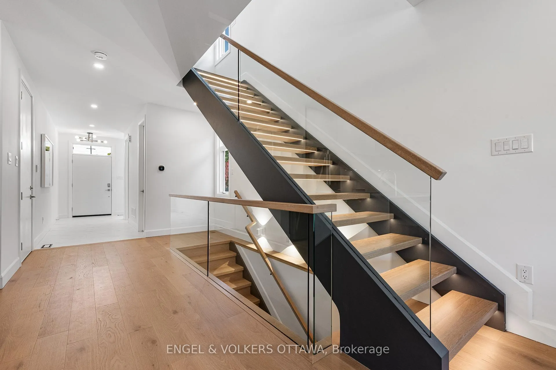 Photo 17 of 493 Highcroft Avenue, Ottawa, Westboro/Hampton Park — HOMEH