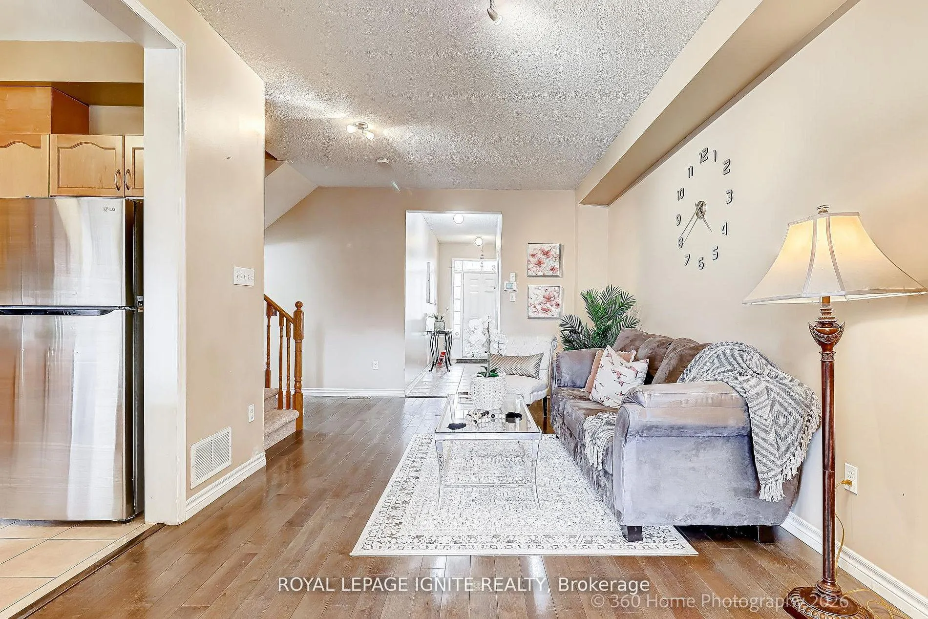 Photo 5 of 48 Thorp Crescent, Ajax, Central — HOMEH