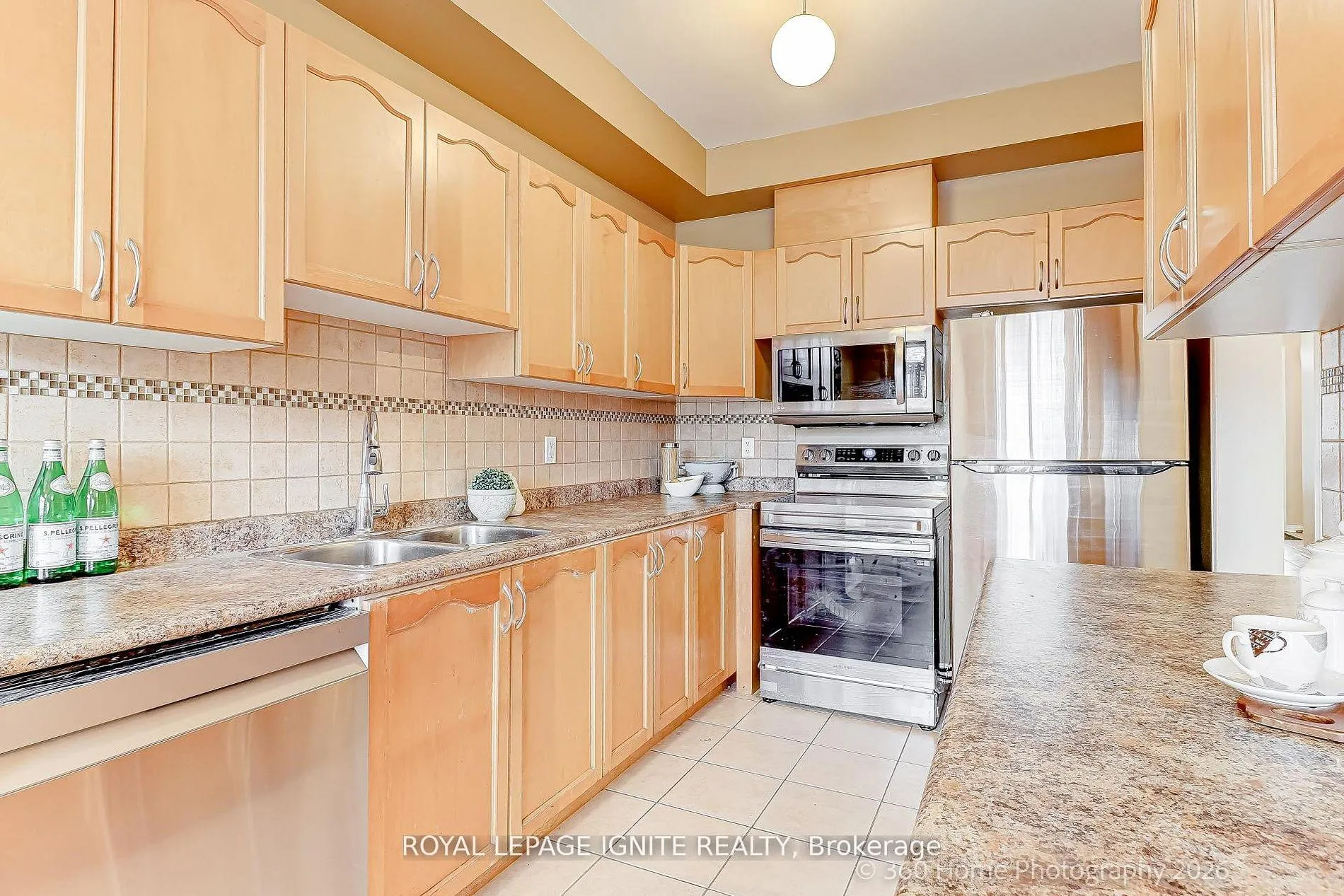 Photo 9 of 48 Thorp Crescent, Ajax, Central — HOMEH