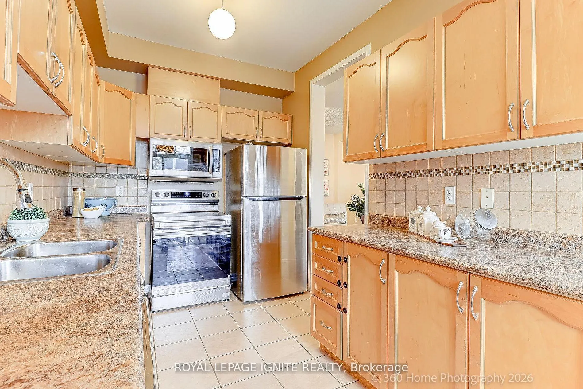 Photo 10 of 48 Thorp Crescent, Ajax, Central — HOMEH