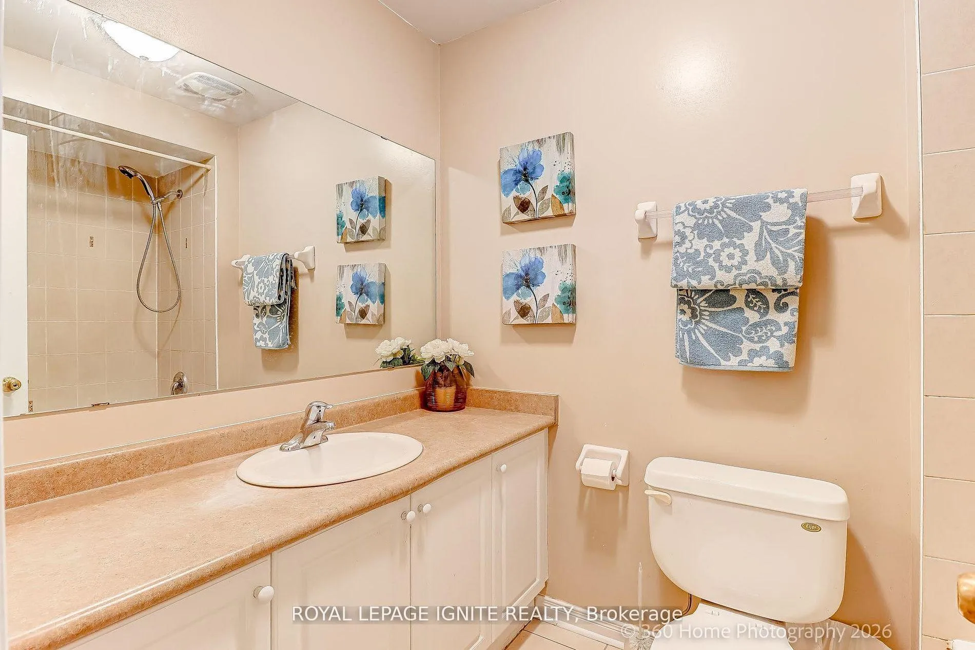 Photo 16 of 48 Thorp Crescent, Ajax, Central — HOMEH