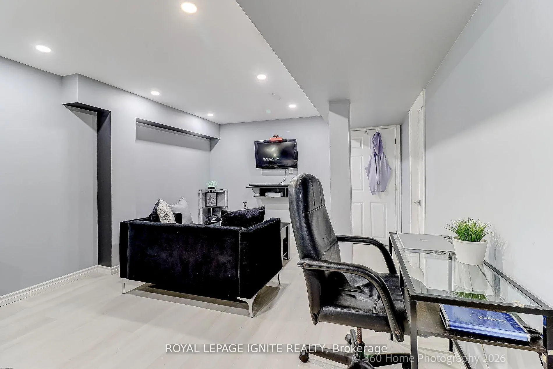 Photo 21 of 48 Thorp Crescent, Ajax, Central — HOMEH