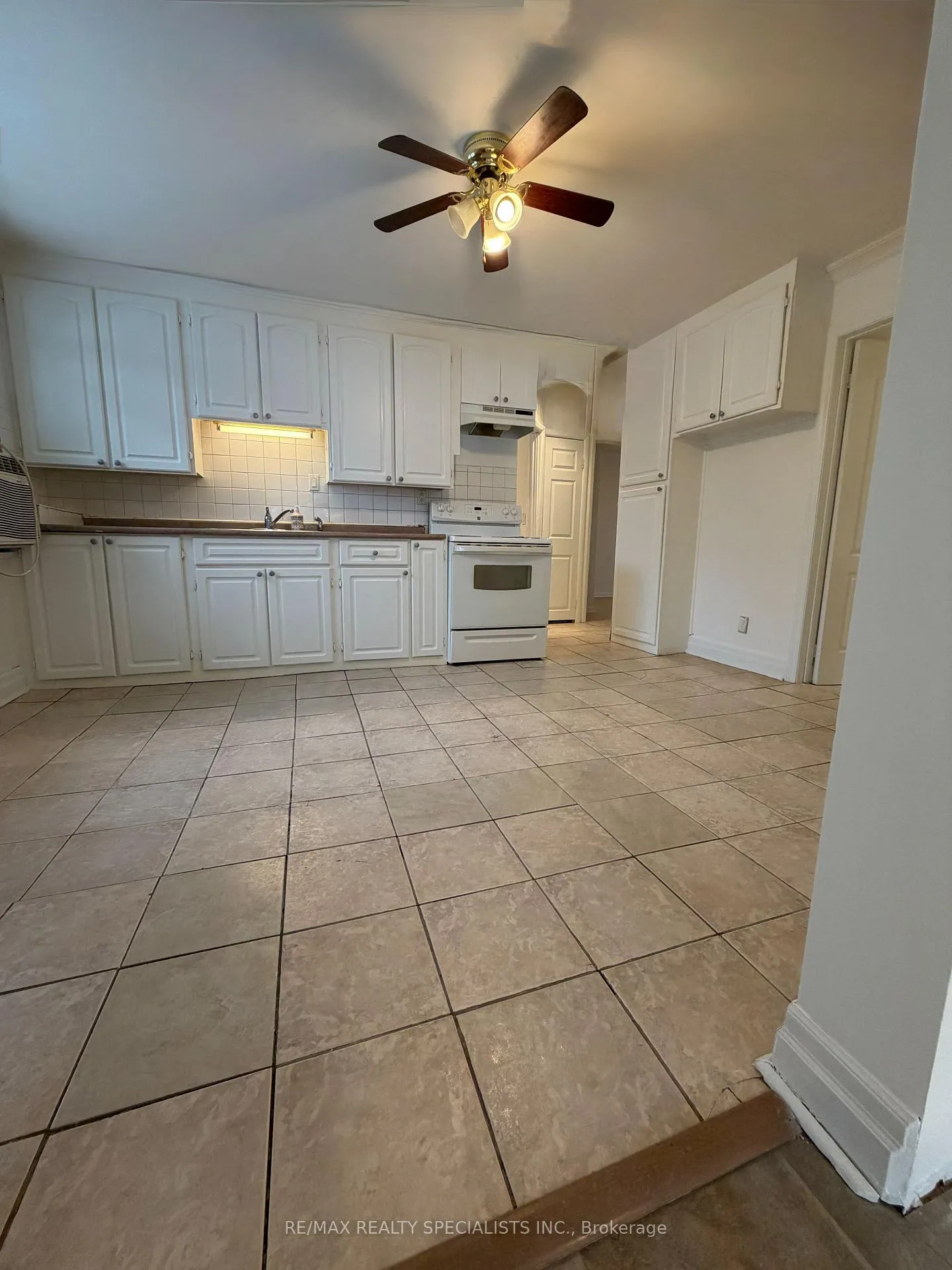 Photo 3 of Unit 1, 18 Mary Street, Brampton, Downtown Brampton — HOMEH