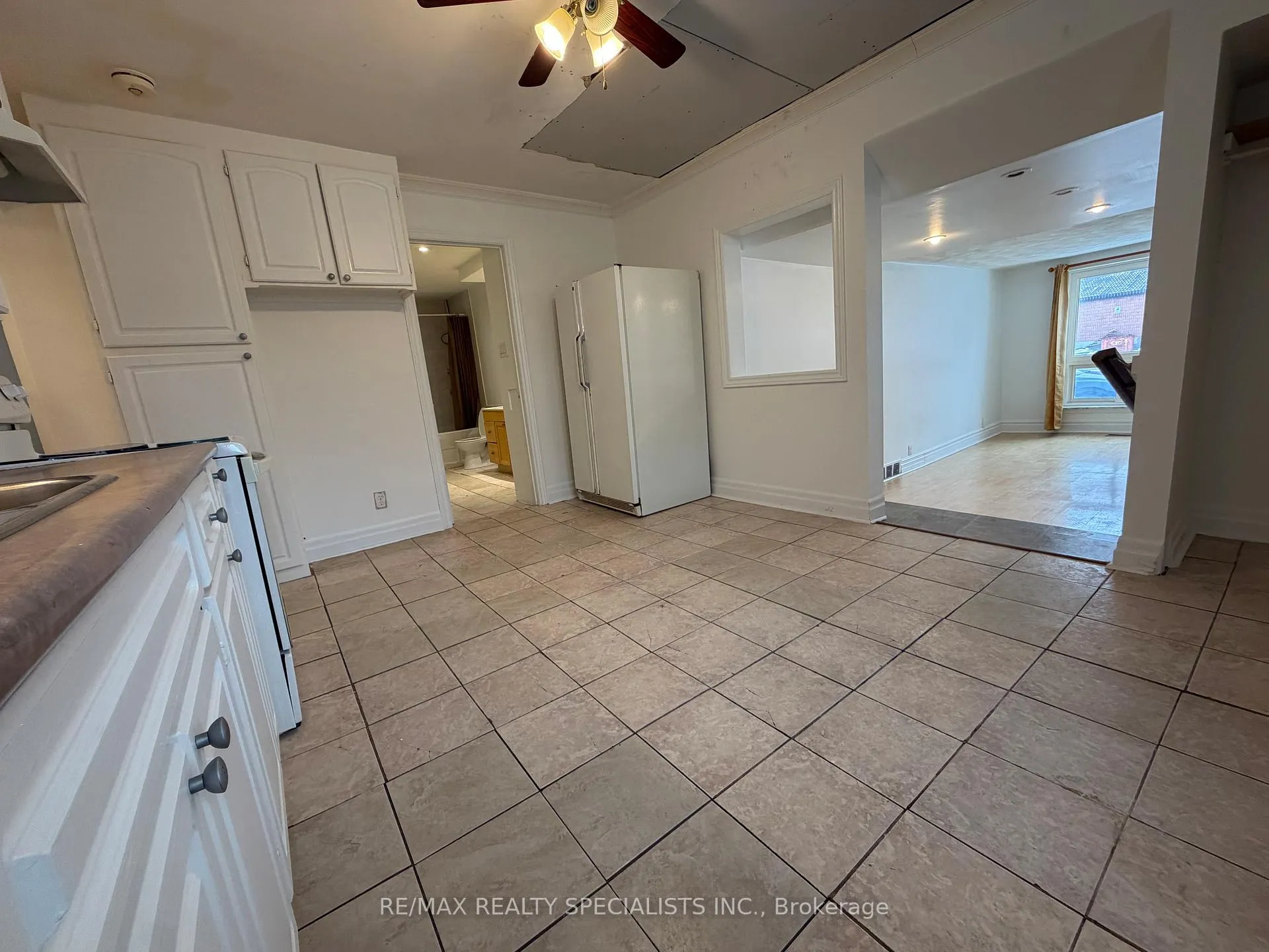 Photo 4 of Unit 1, 18 Mary Street, Brampton, Downtown Brampton — HOMEH