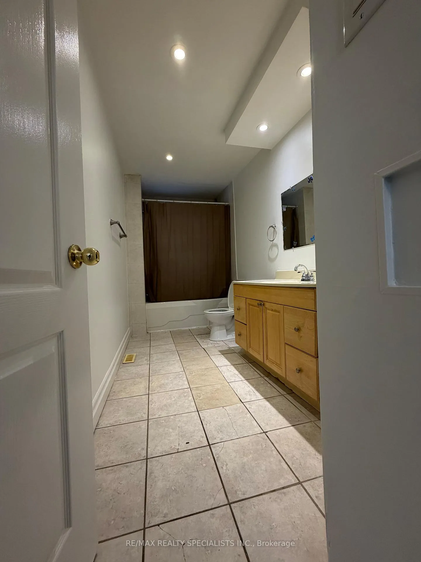 Photo 6 of Unit 1, 18 Mary Street, Brampton, Downtown Brampton — HOMEH