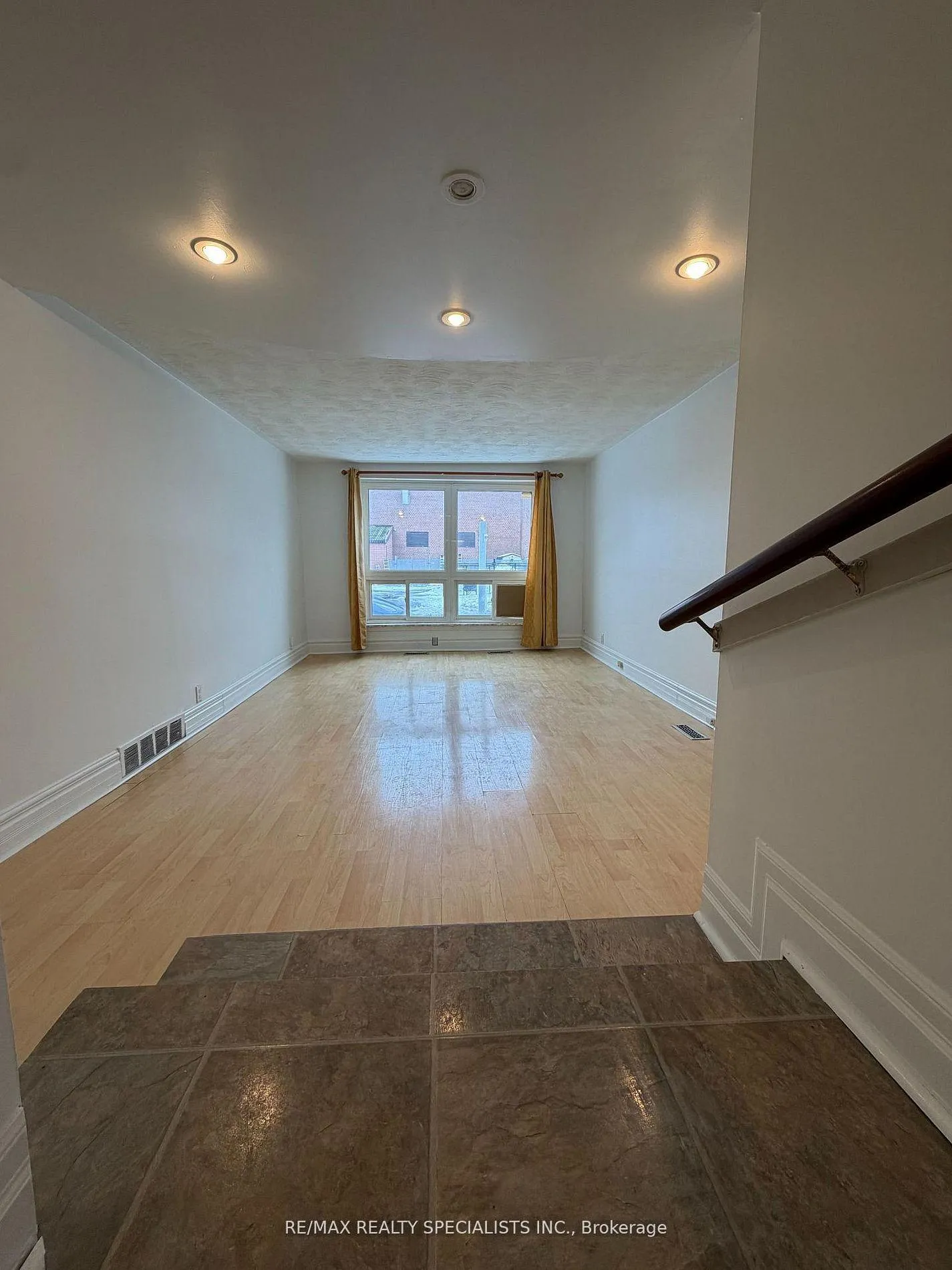 Photo 10 of Unit 1, 18 Mary Street, Brampton, Downtown Brampton — HOMEH