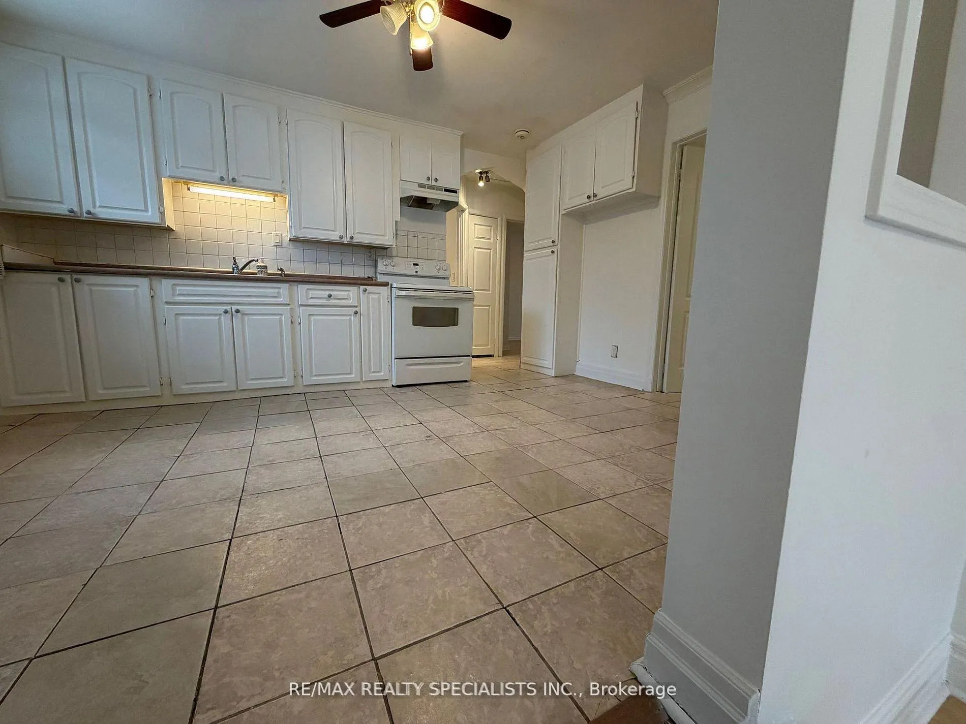 Photo 11 of Unit 1, 18 Mary Street, Brampton, Downtown Brampton — HOMEH
