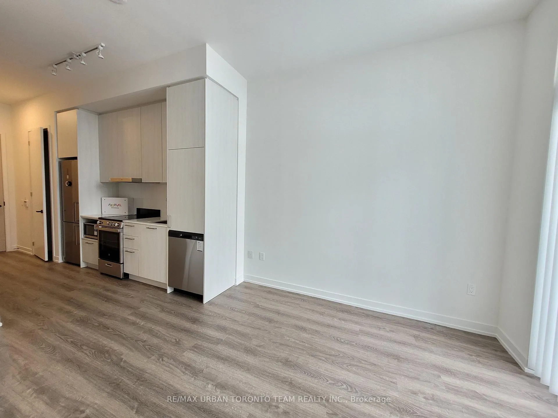 Photo 3 of Unit 602, 195 Commerce Street, Vaughan, Vaughan Corporate Centre — HOMEH
