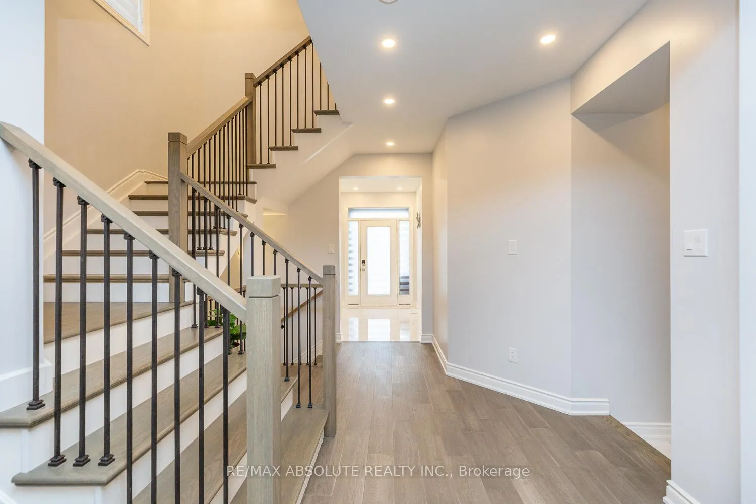 Photo 3 of 1019 Apolune Street, Ottawa, Barrhaven - Half Moon Bay — HOMEH