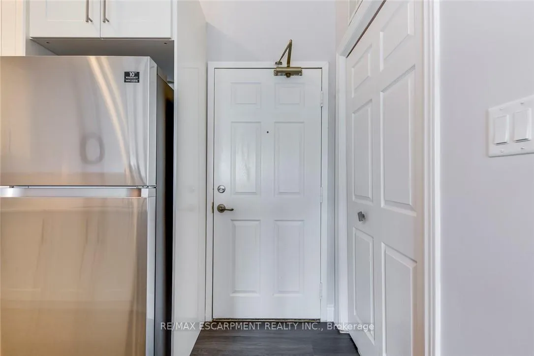 Photo 4 of Unit 403, 2055 Appleby Line, Burlington, Uptown — HOMEH