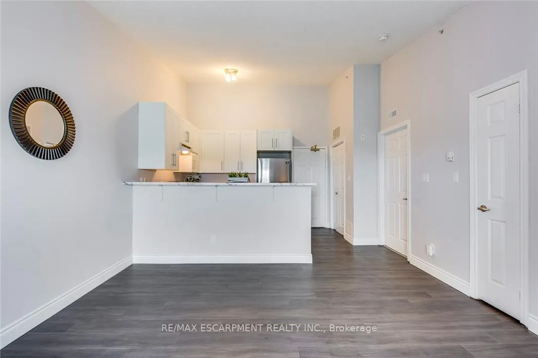 Photo 10 of Unit 403, 2055 Appleby Line, Burlington, Uptown — HOMEH