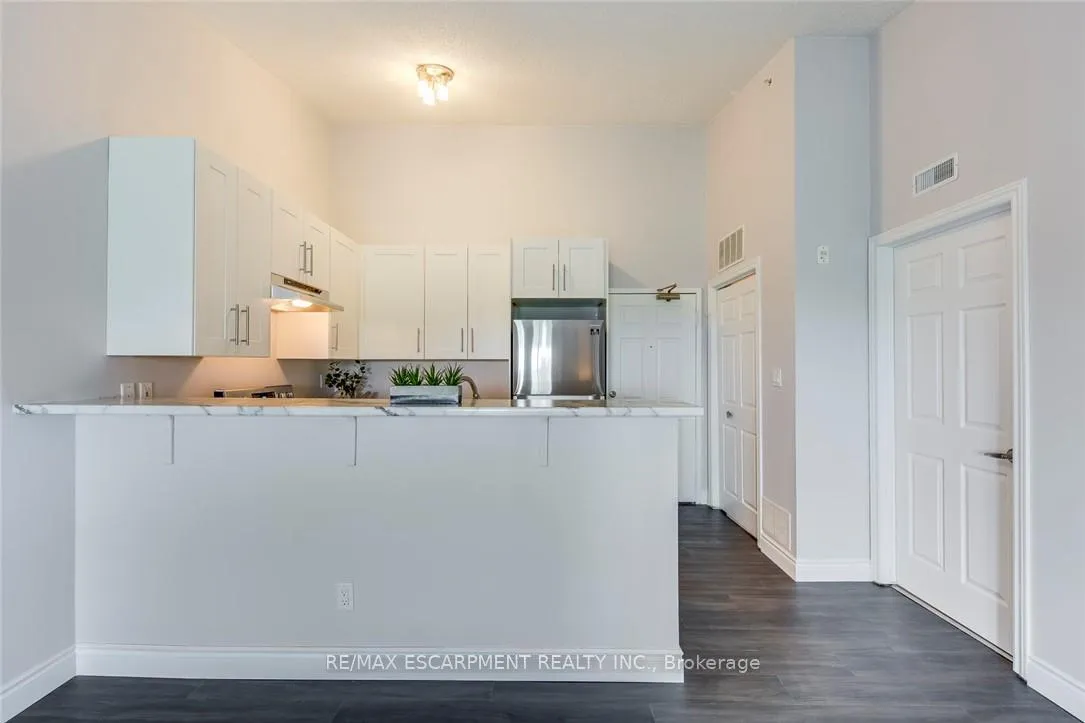 Photo 11 of Unit 403, 2055 Appleby Line, Burlington, Uptown — HOMEH
