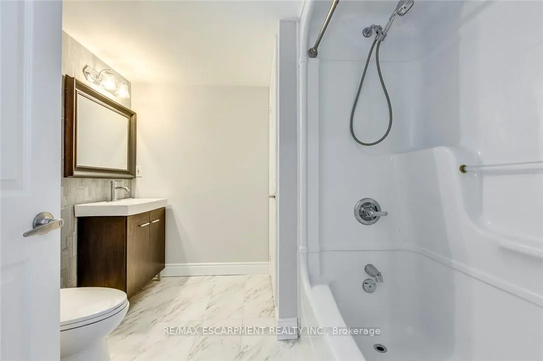 Photo 23 of Unit 403, 2055 Appleby Line, Burlington, Uptown — HOMEH