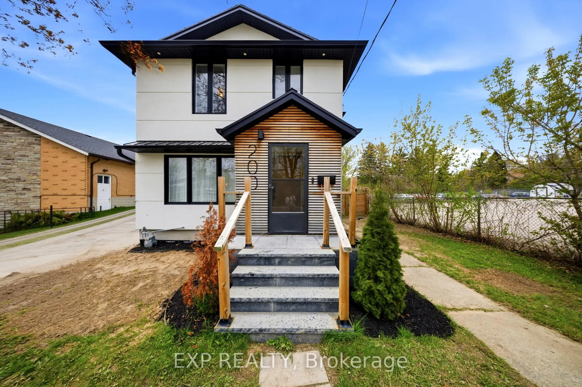 Photo 3 of 200 Madison Avenue S, Kitchener, Cedar Hill — HOMEH