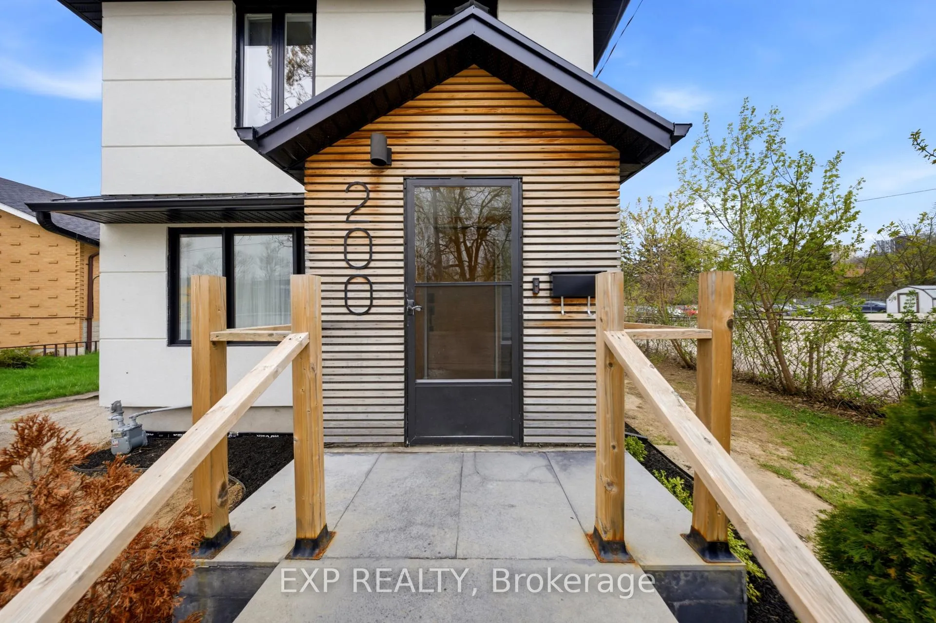 Photo 4 of 200 Madison Avenue S, Kitchener, Cedar Hill — HOMEH